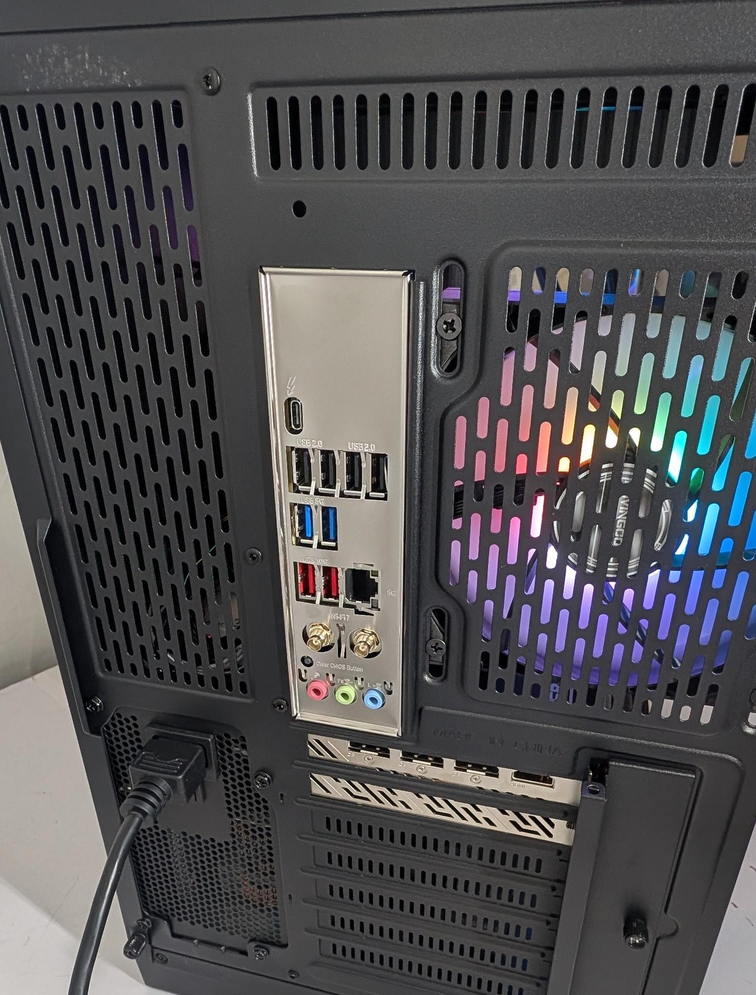 RX 7800XT | CORE ULTRA 5 265KF | 16GB DDR5 | 1TB NVME | 650W