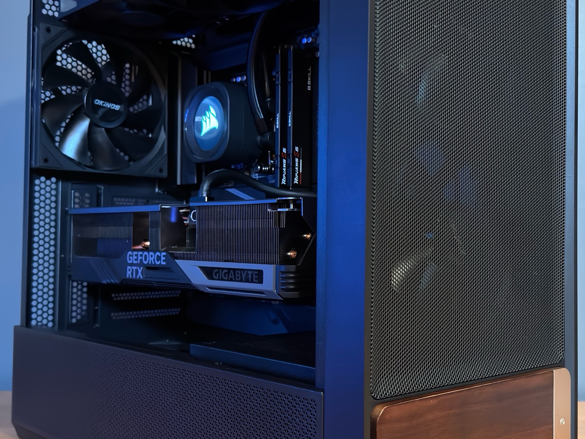 🥷Silent Killer | Ryzen 9800X3D, RTX 4080 Super, 64GB DDR5, 2TB SSD, 1000W 80+ Gold, Corsair LCD
