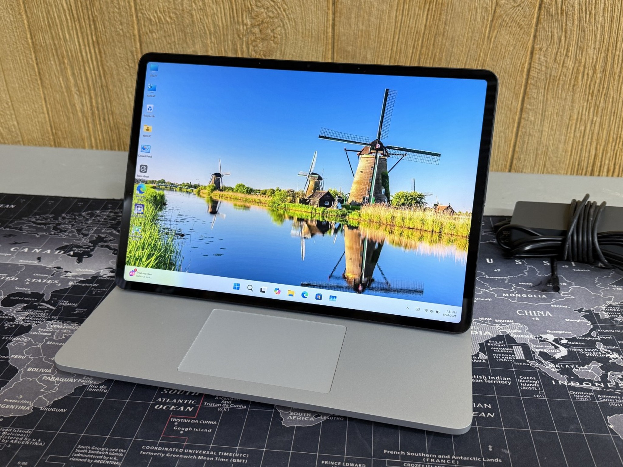 Microsoft Surface Laptop Studio - 32GB, 1TB, RTX 3050TI 4GB - 127 watt charger, MS Stylus included!