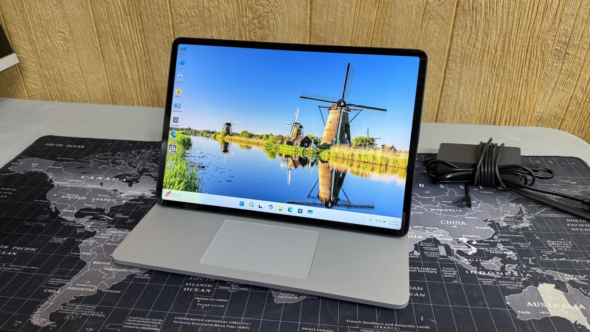 Microsoft Surface Laptop Studio - 32GB, 1TB, RTX 3050TI 4GB - 127 watt charger, MS Stylus included!