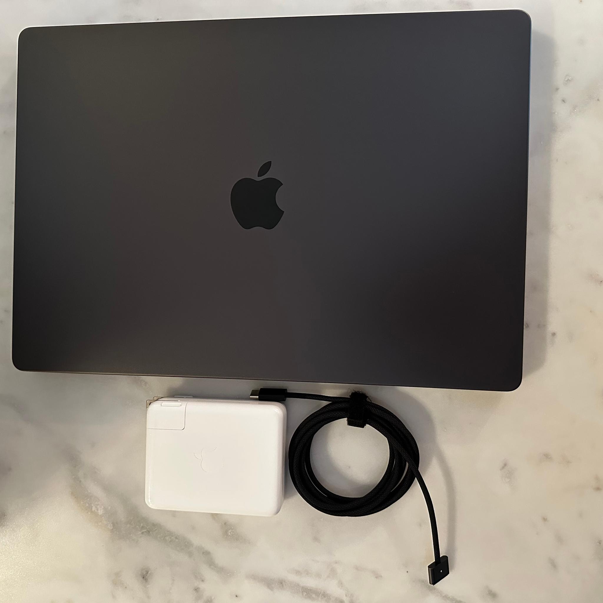MacBook Pro Late 2023 (M3) Max - 16"