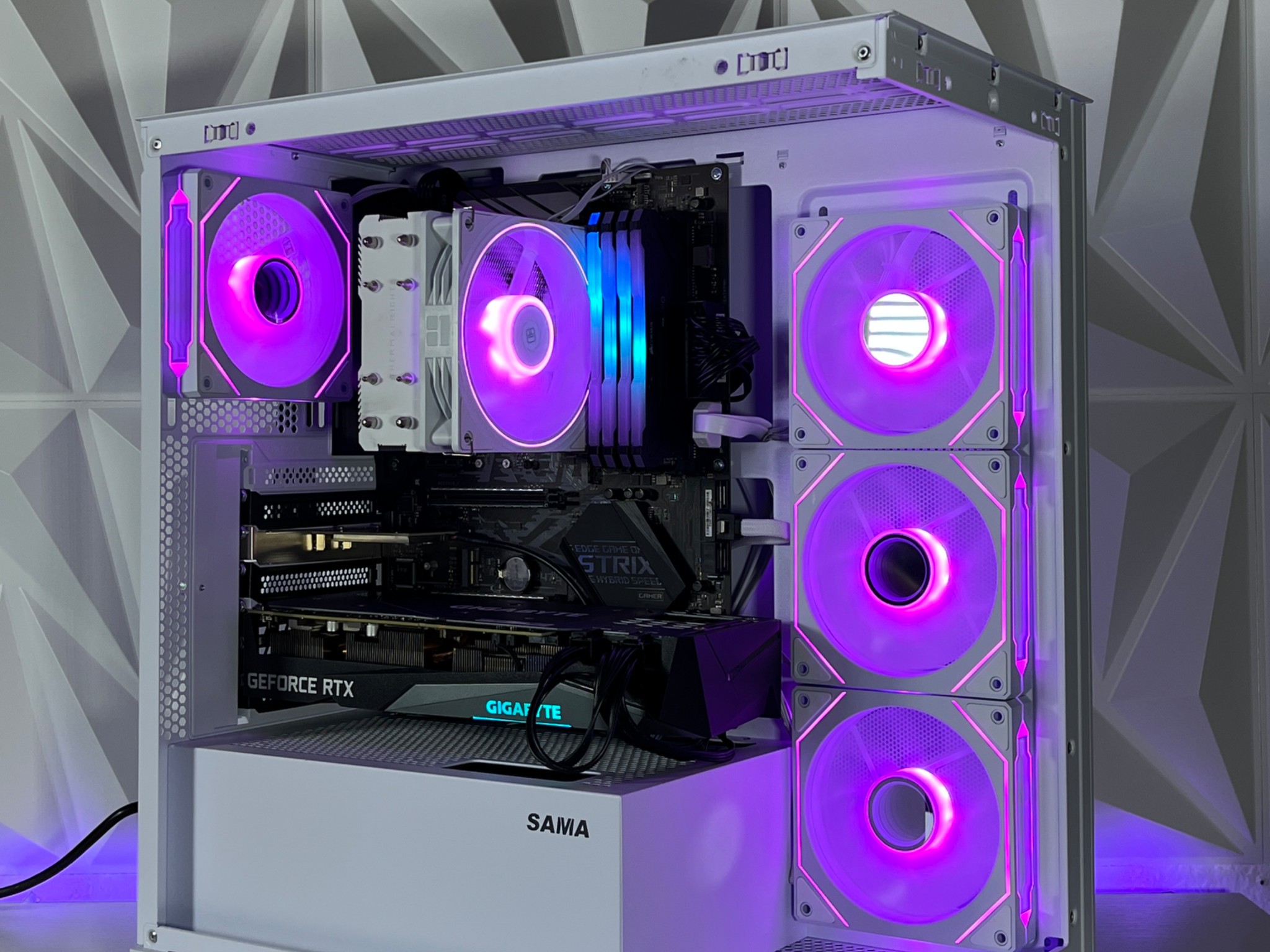 RTX 3070 OC, Ryzen 7 3700X, 32GB RAM | White RGB Gaming Computer