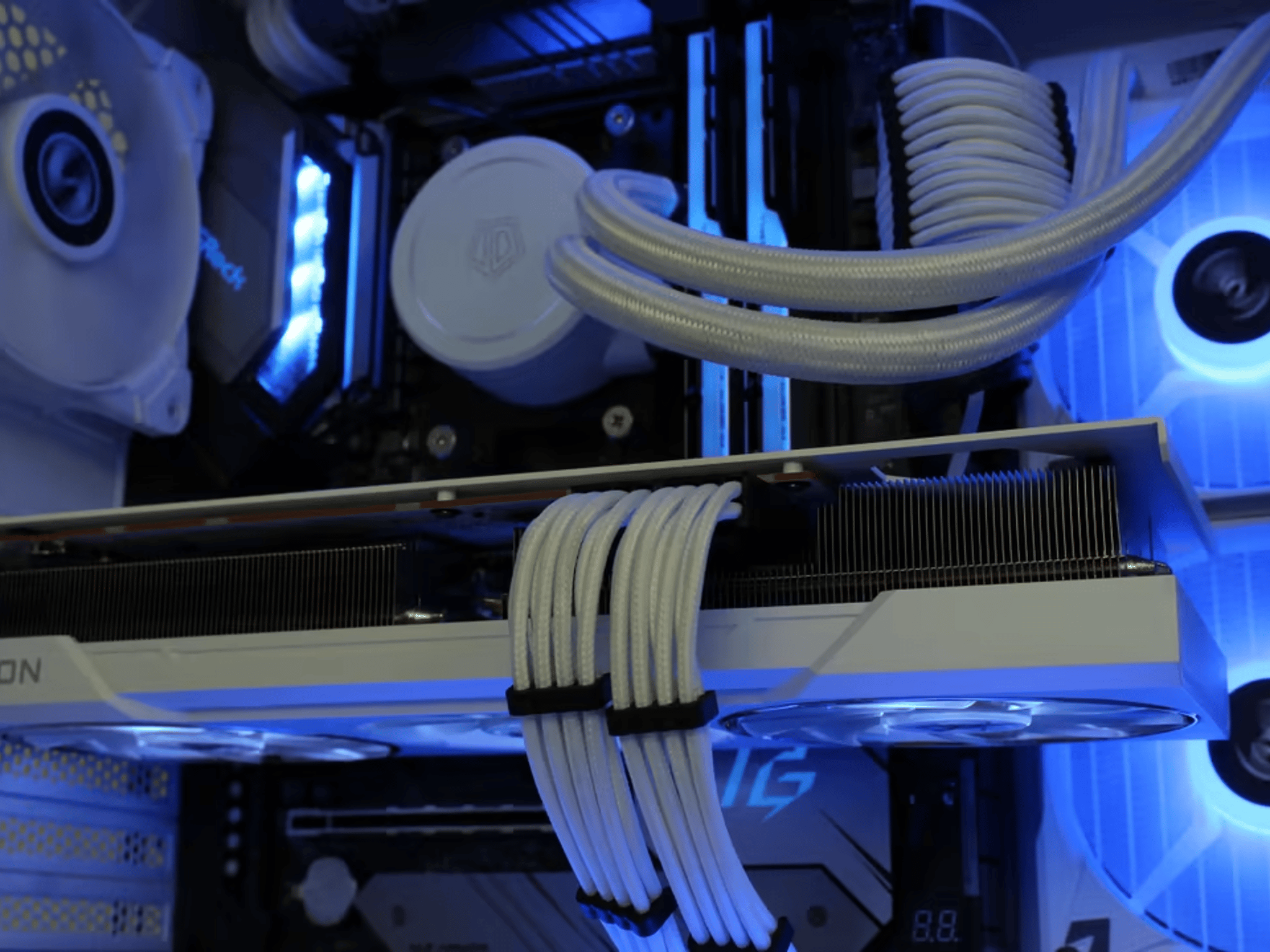 All-White Gaming PC | Ryzen 5 5600x & RX 6700XT