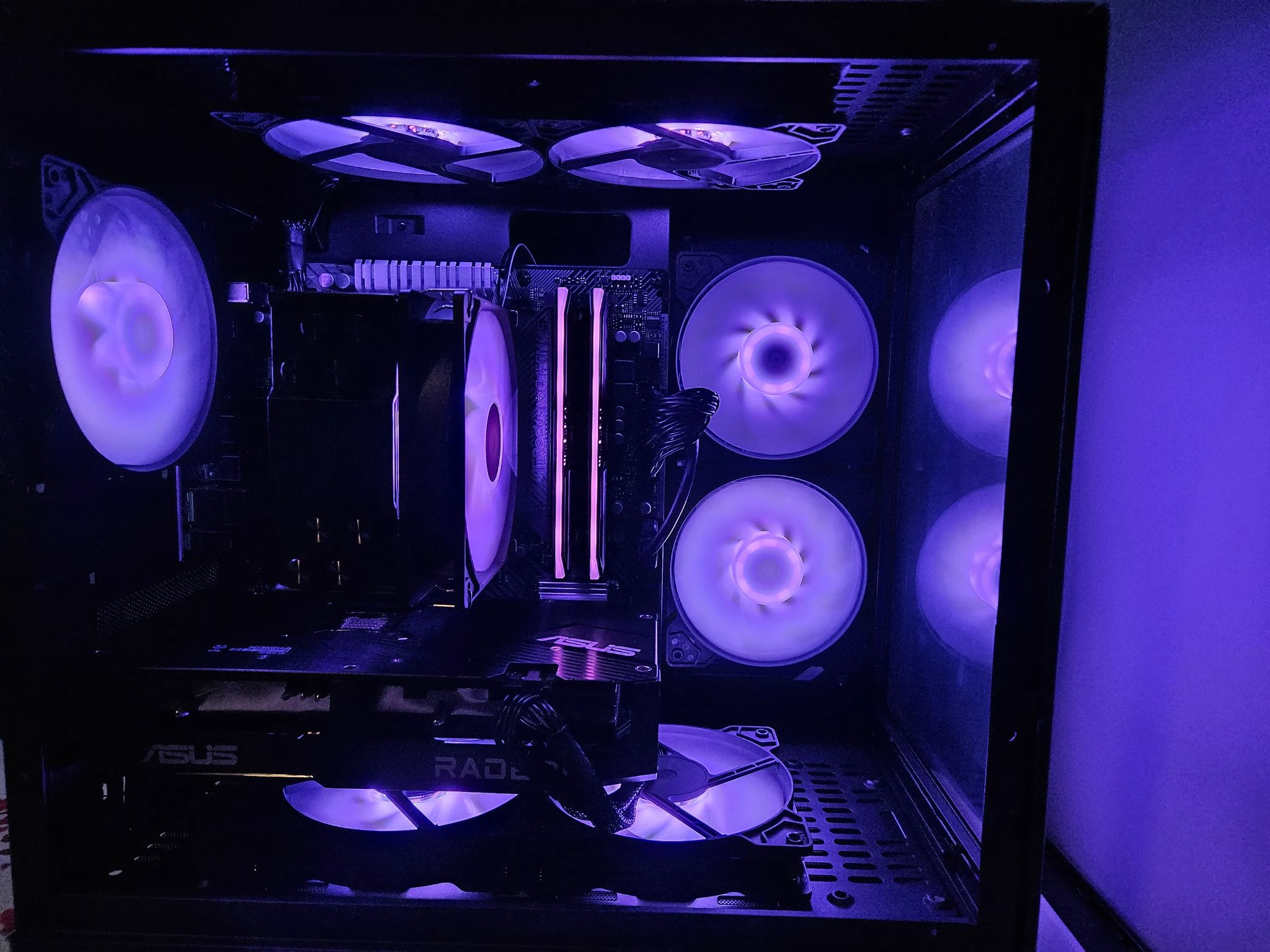 Dark Side Gaming RIG Ryzen 5 / 16GB / 1TB SSD / RX 7600