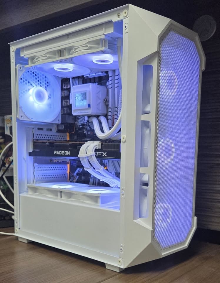 UDGX White Starfall ◐ Edition — Radeon RX 6700 10GB — 1440p Gaming PC