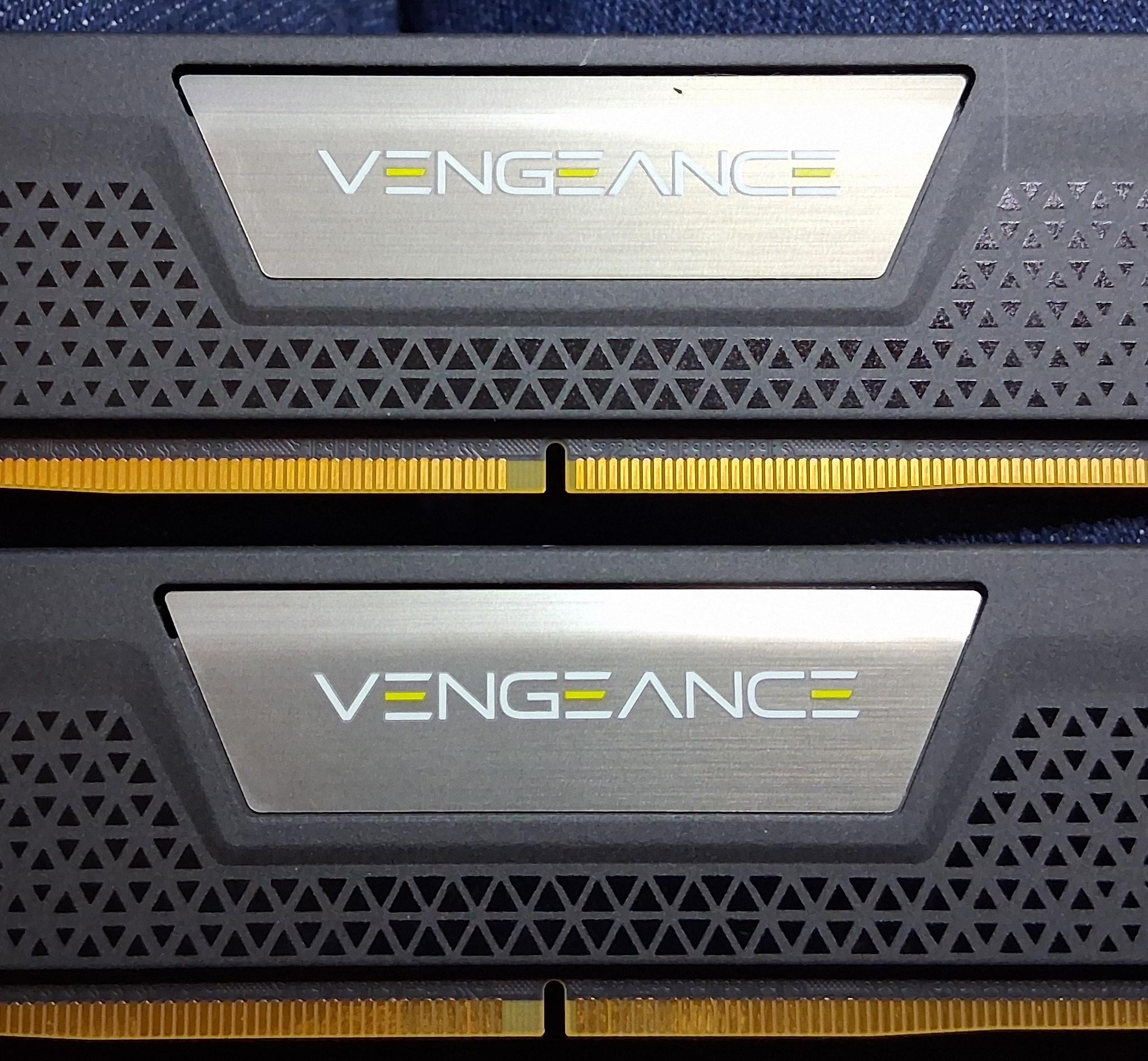 Corsair Vengeance  32GB Kit DDR5 5600 MT/s  CL36