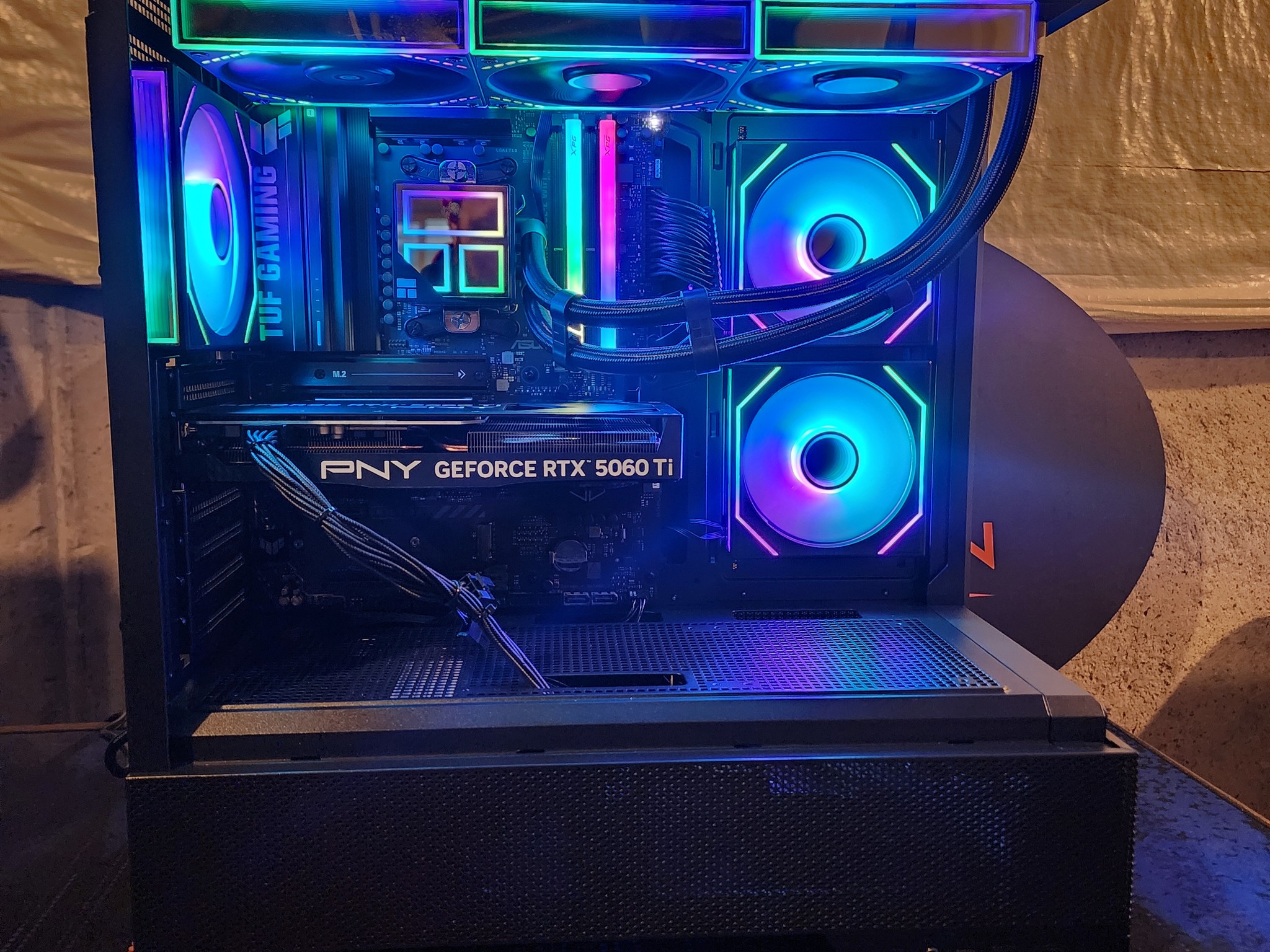 RTX 5060 Ti / Ryzen 9 9900X / 32GB DDR5 RAM / 1TB NVMe SSD