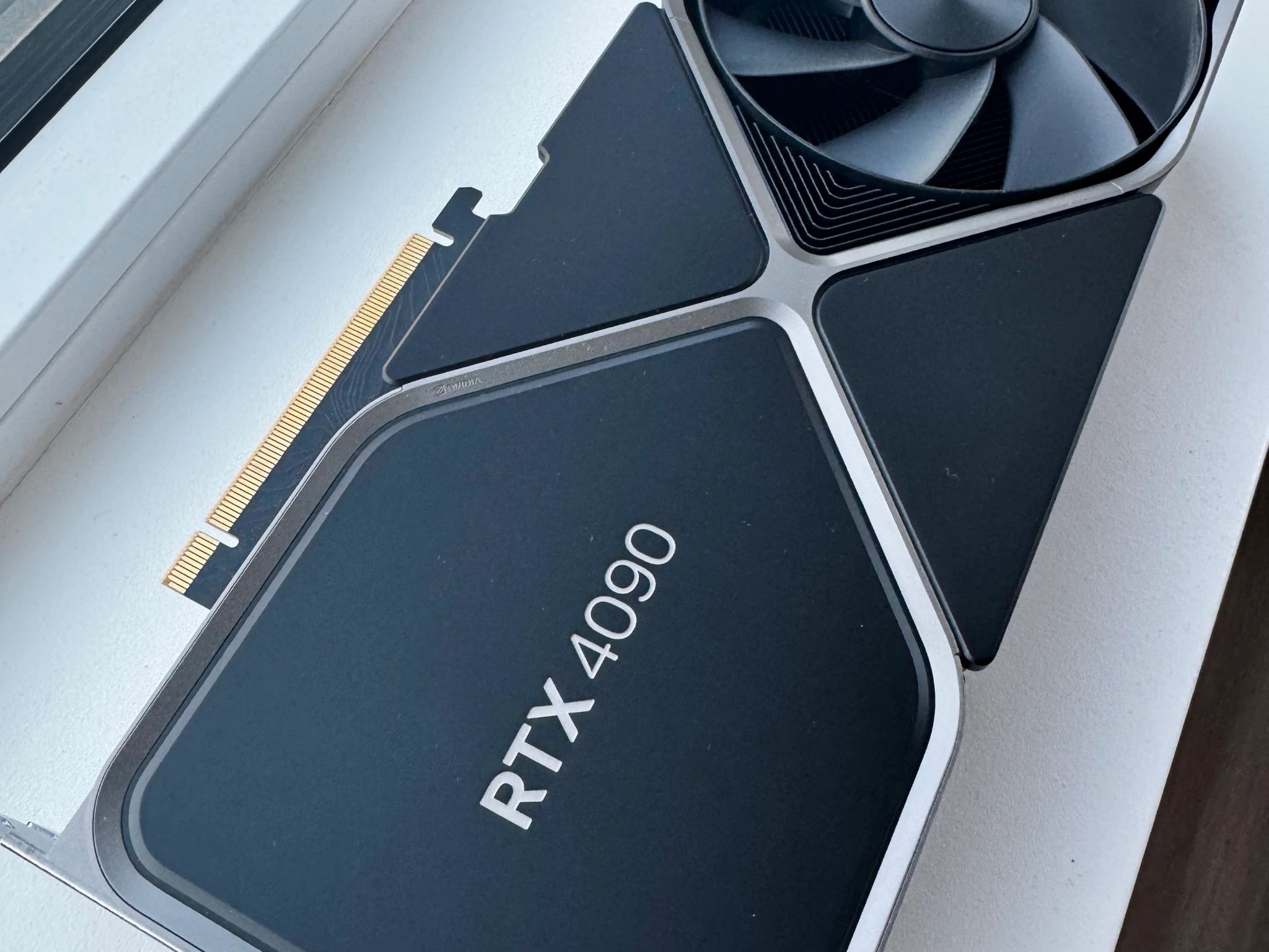 NVIDIA GeForce RTX 4090 Founders Edition | Box, 12VHPWR Adapter & Gift Receipt