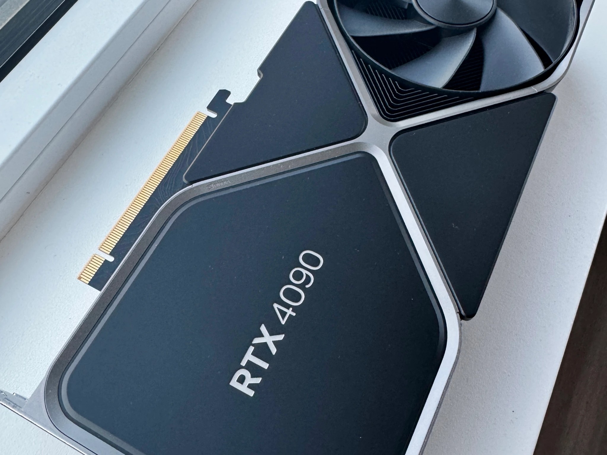 NVIDIA GeForce RTX 4090 Founders Edition | Box, 12VHPWR Adapter & Gift Receipt