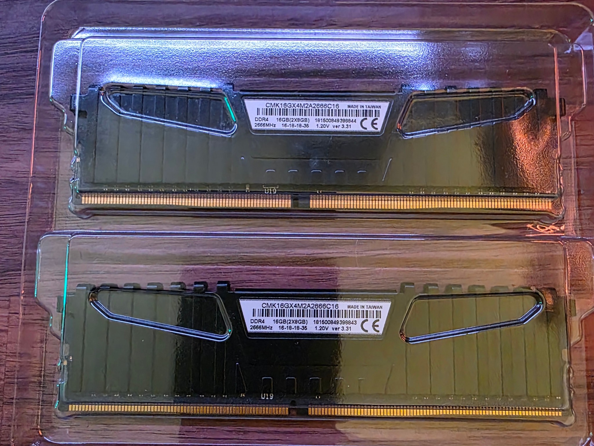 CORSAIR 16 GB (2×8) DDR4 RAM