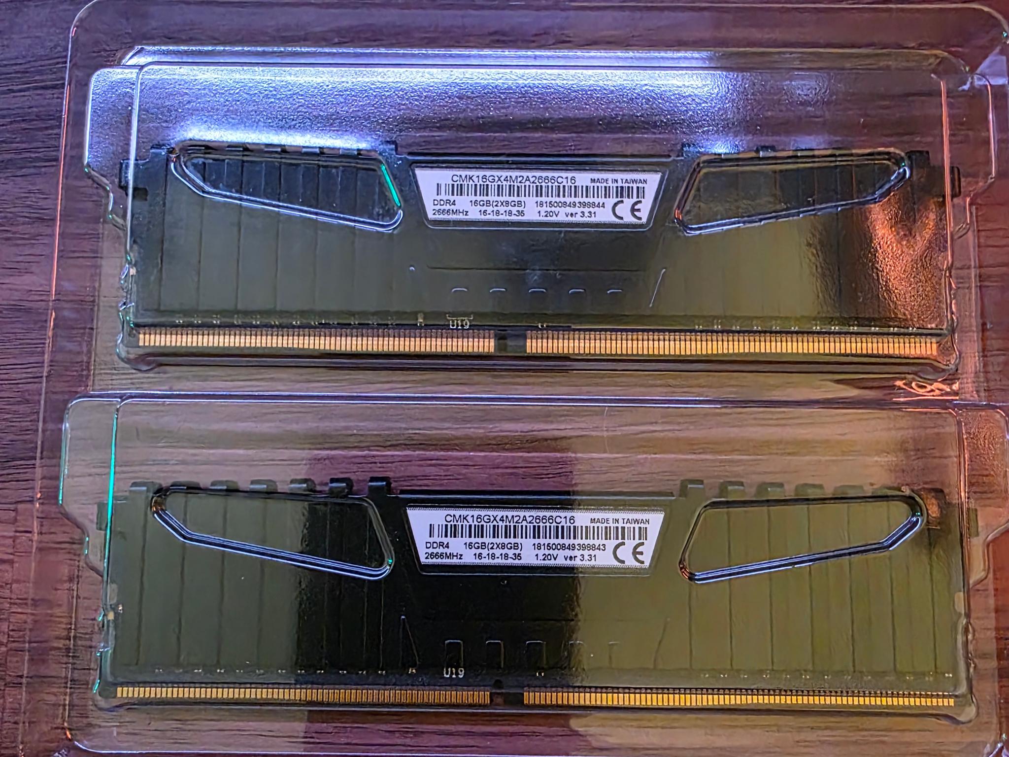 CORSAIR 16 GB (2×8) DDR4 RAM