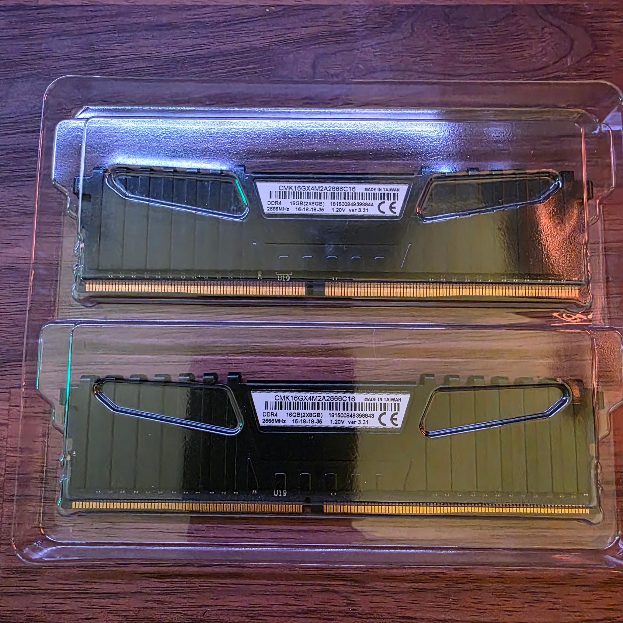 CORSAIR 16 GB (2×8) DDR4 RAM