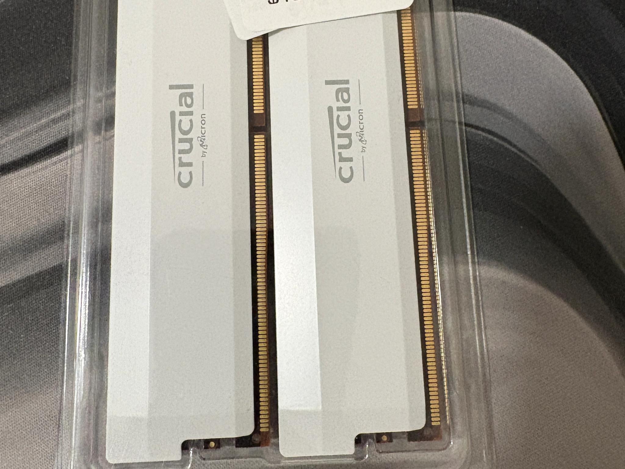 Crucial Pro - DDR5 32GB - White