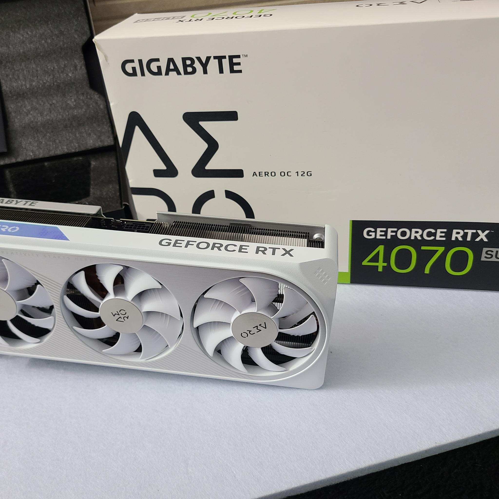 GIGABYTE AERO OC GeForce RTX 4070 SUPER (White)