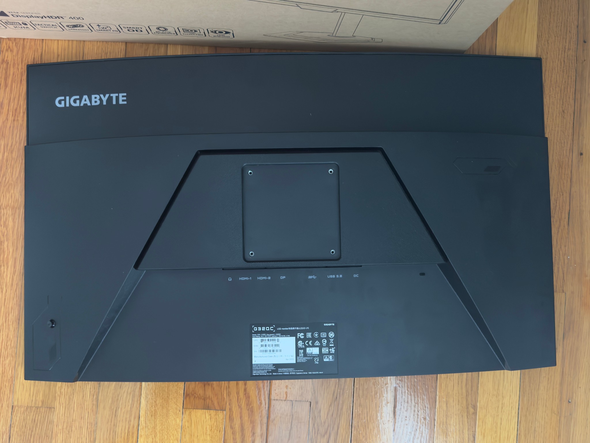 GIGABYTE G32QC