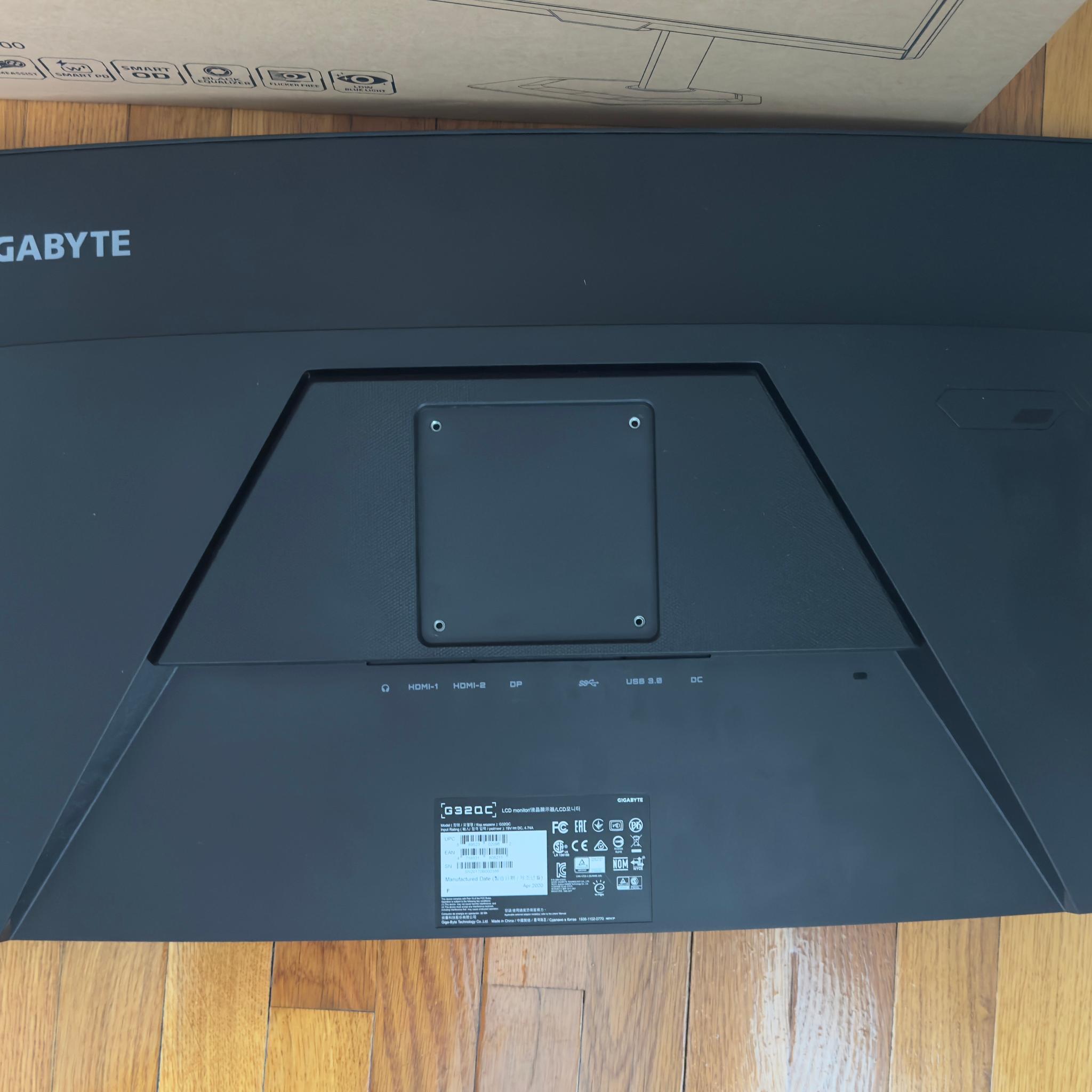 GIGABYTE G32QC