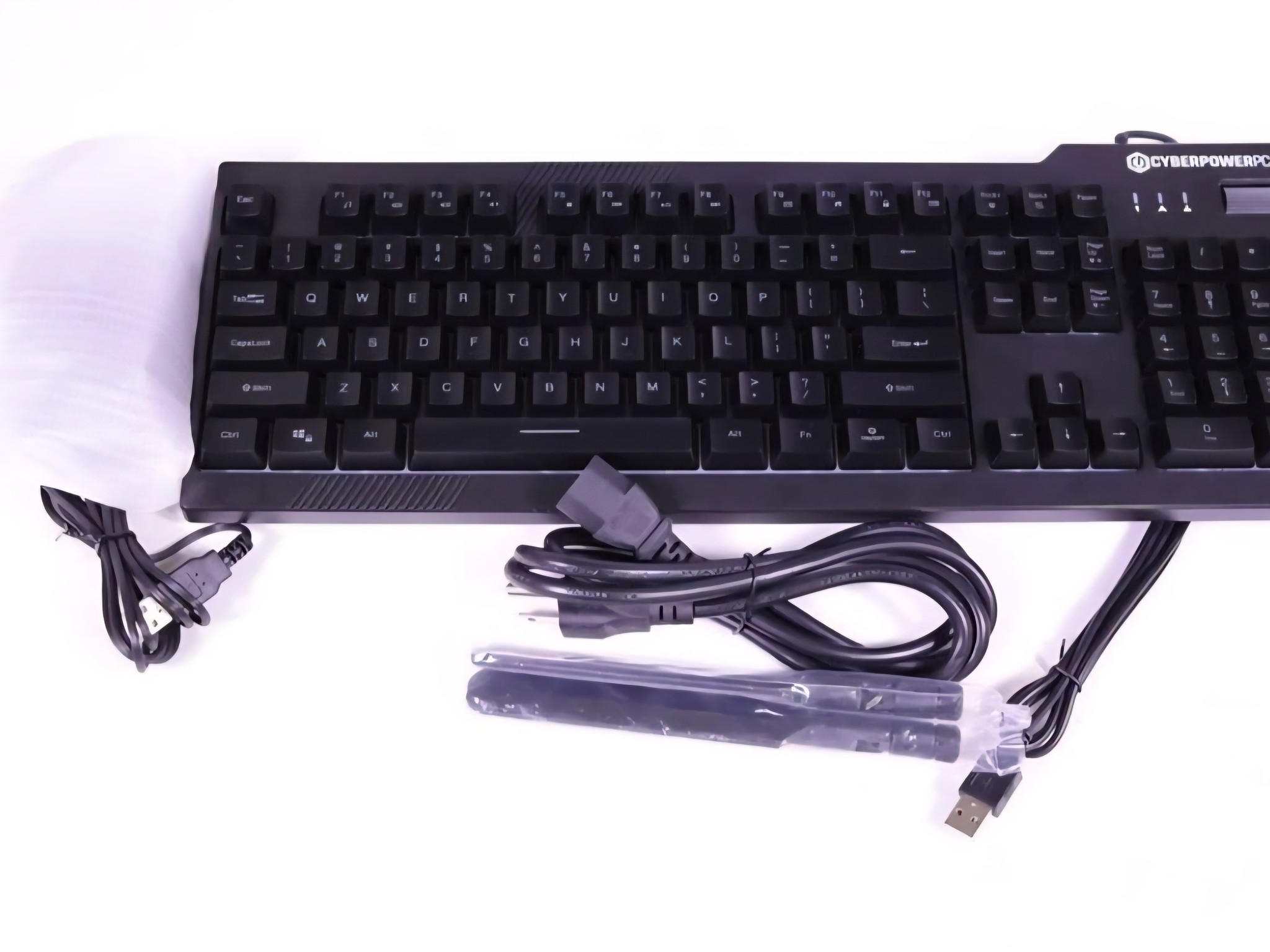 "Cyberpowerpc C series" Ryzen 5 7600 | RTX 3060 8GB | 16GB DDR5 | 500GB SSD | Keyboard and Mouse