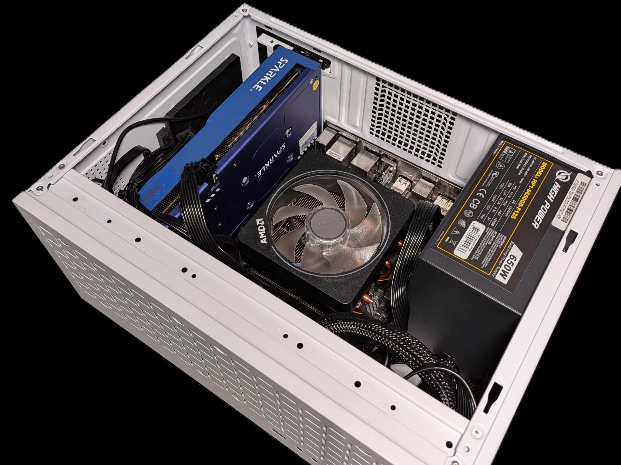 READY-TO-PLAY BUNDLE | Ryzen 7 7700X | Sparkle Intel Arc B570 OC | 32GB DDR5