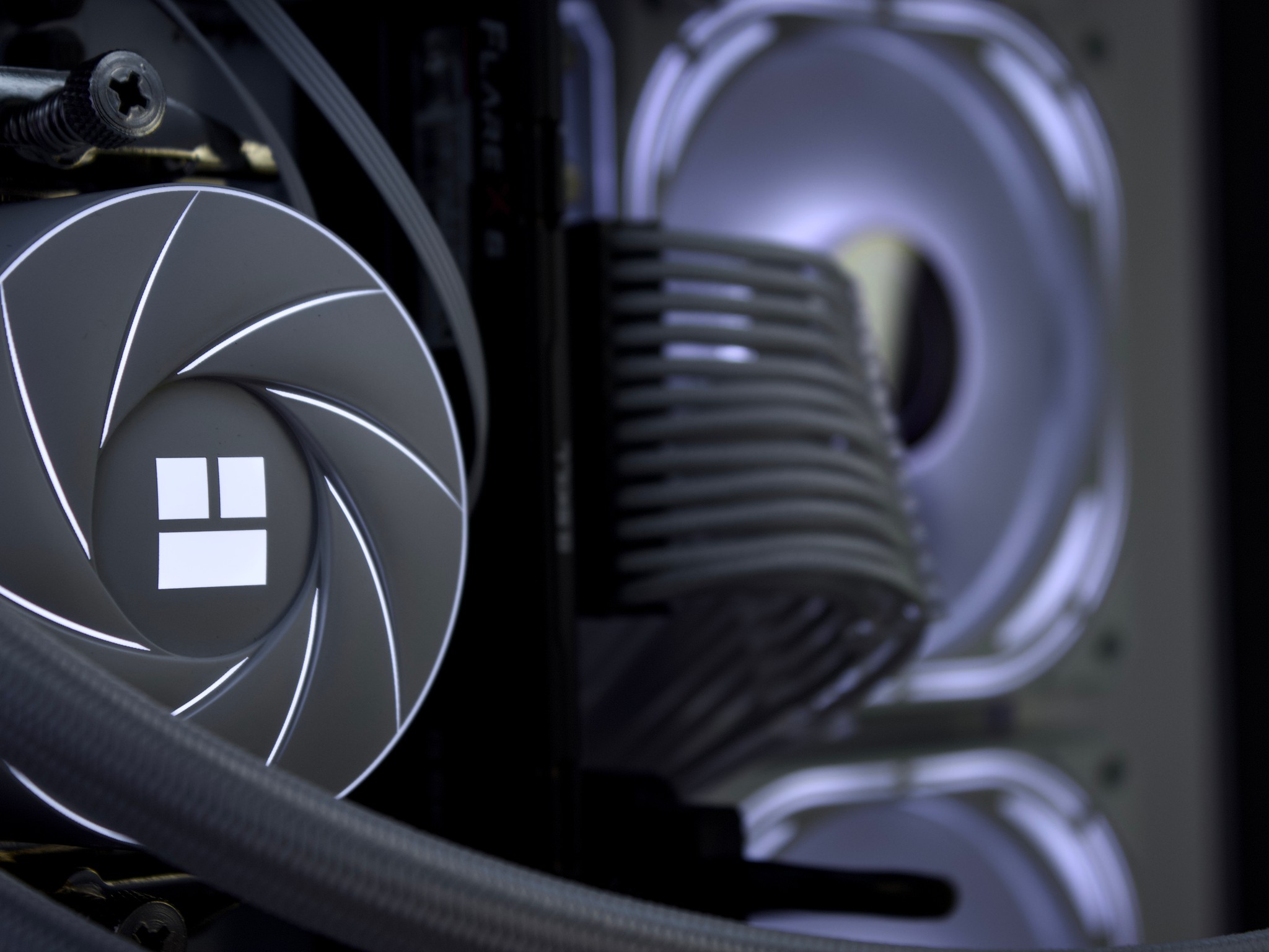 ❄️🧊💎- Whiteout 1440P Gaming PC | RTX 4070, Ryzen 5 7500F, 16GB RAM, 1TB SSD ❄️🧊💎