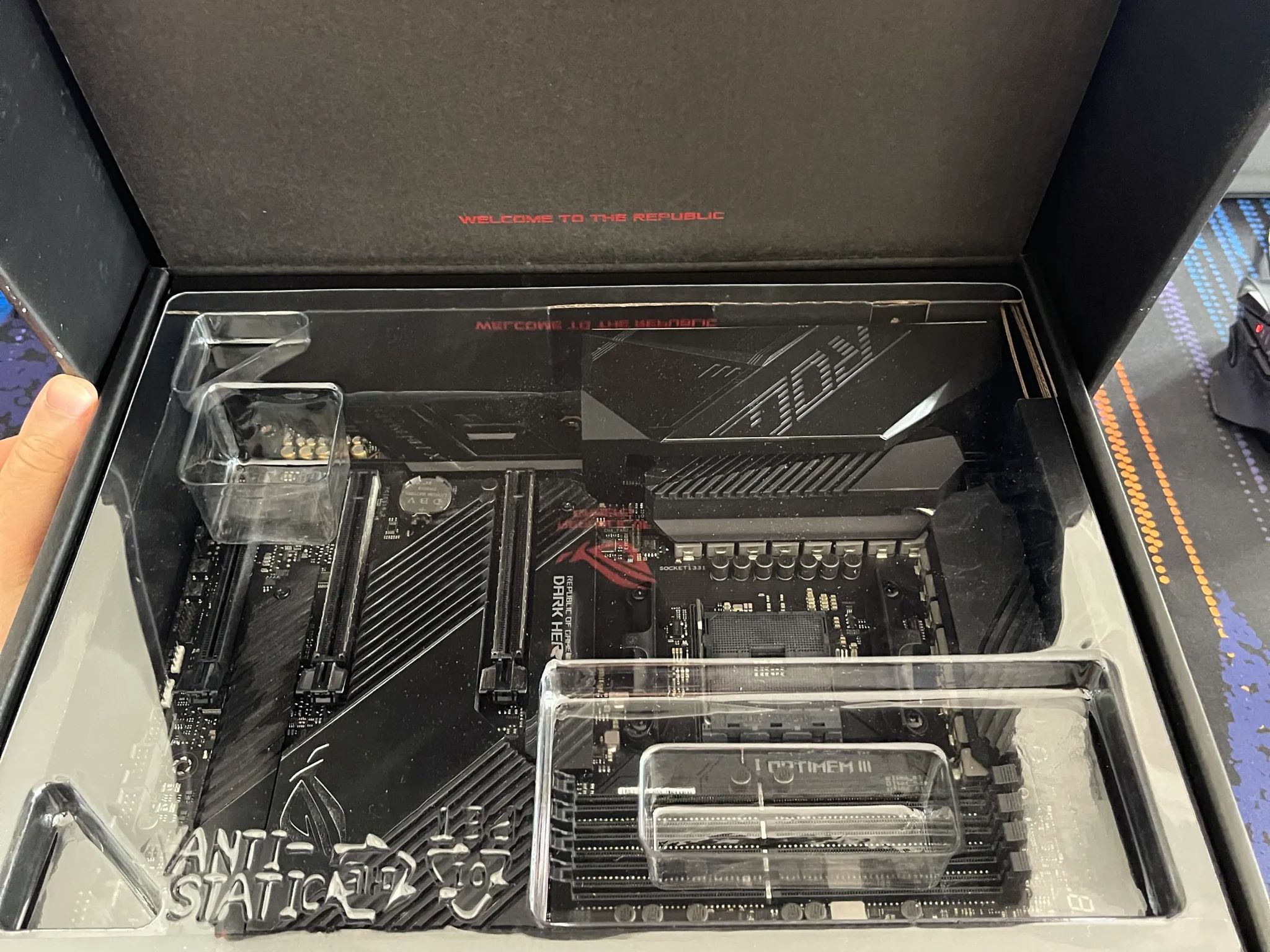 ⚠️LIKE NEW⚠️ Asus X570 ROG Crosshair VIII Dark Hero ATX AM4 Motherboard