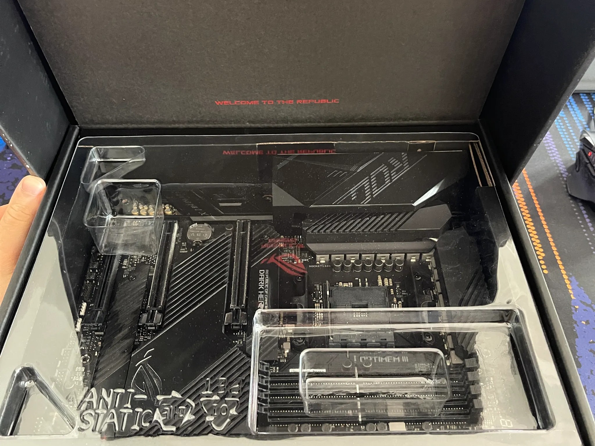 ⚠️LIKE NEW⚠️ Asus X570 ROG Crosshair VIII Dark Hero ATX AM4 Motherboard