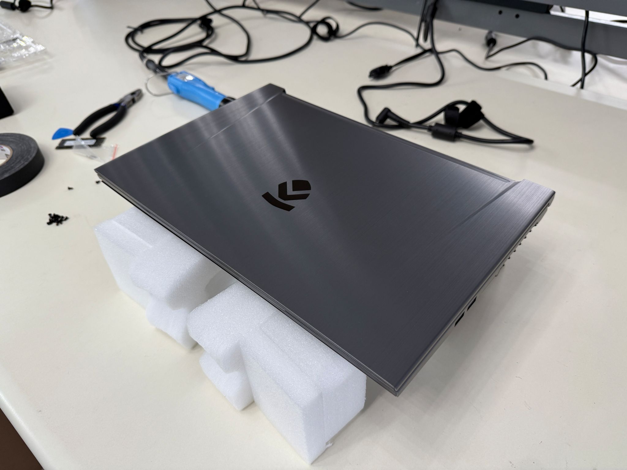 Eluktronics Mech-15 G2, Intel i7-9750H, GTX 1660Ti, 16GB Ram, 2x 512GB SSD