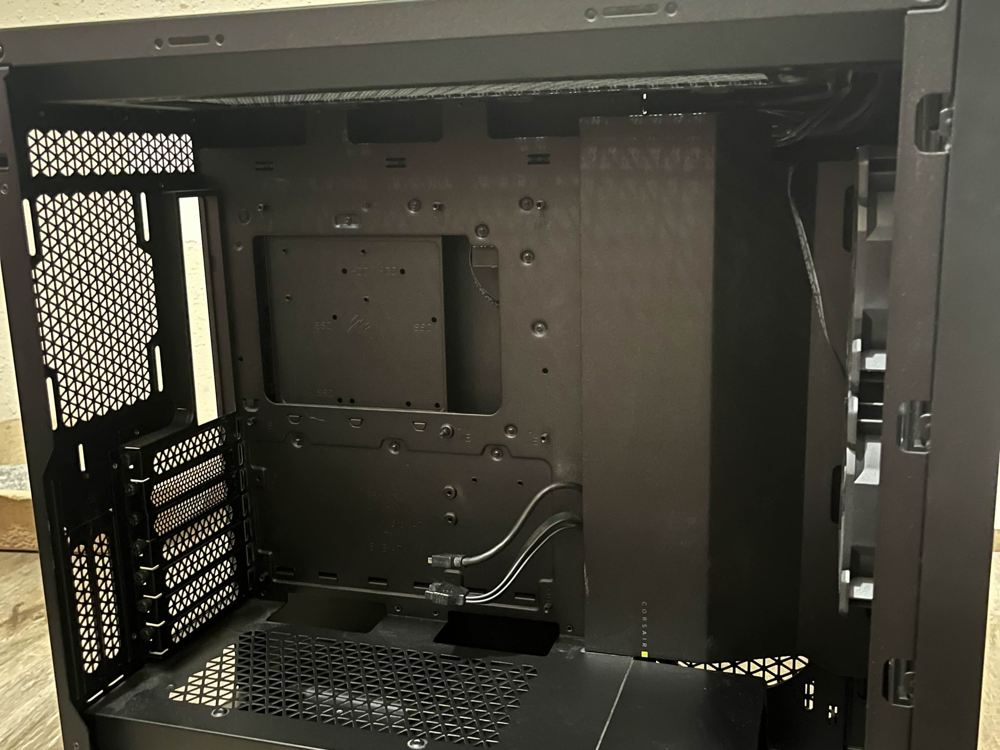 Corsair 5000D Airflow Tempered Glass Mid-Tower ATX Computer Case