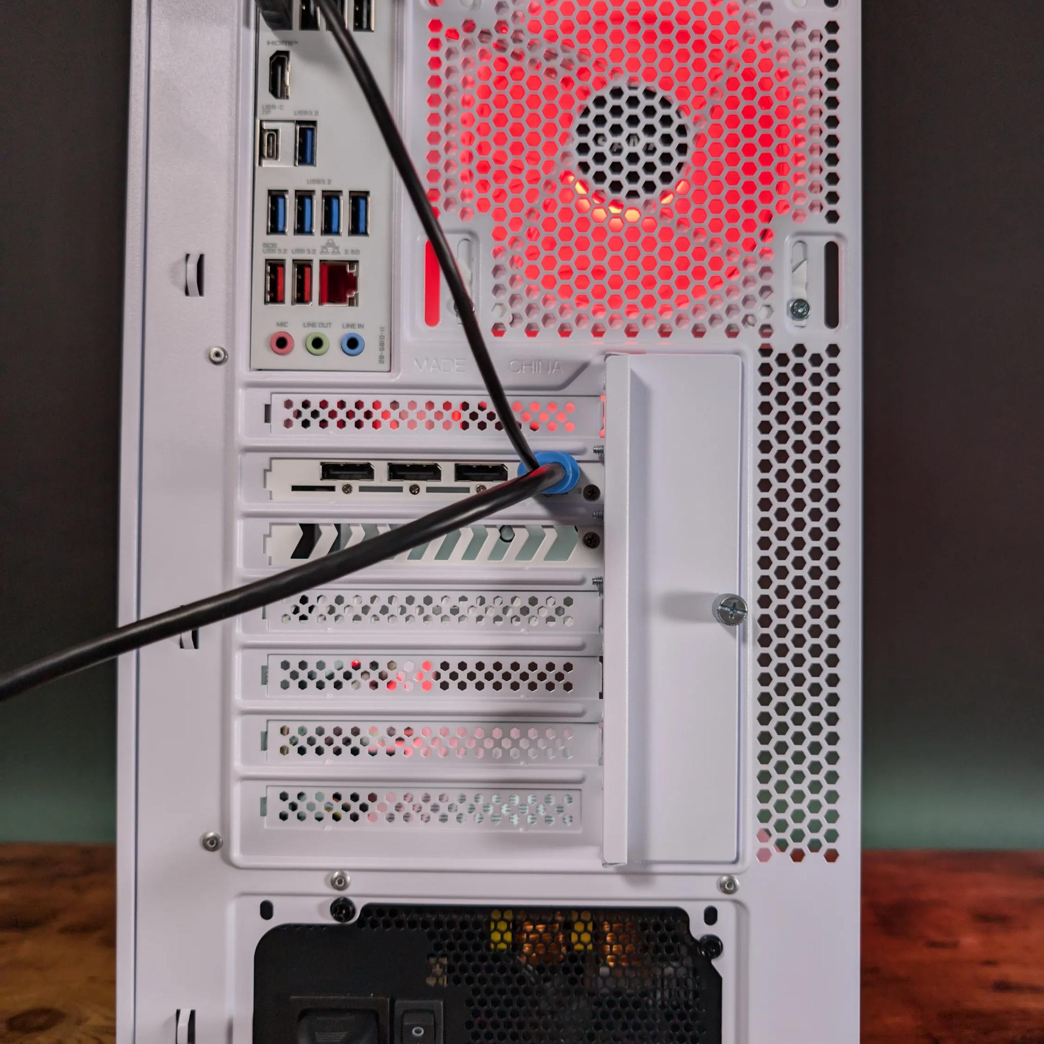 RX 7900XT 20GB // Ryzen 7800x3D // 32GB DDR5 // 2TB Gen4 NVMe // WiFi