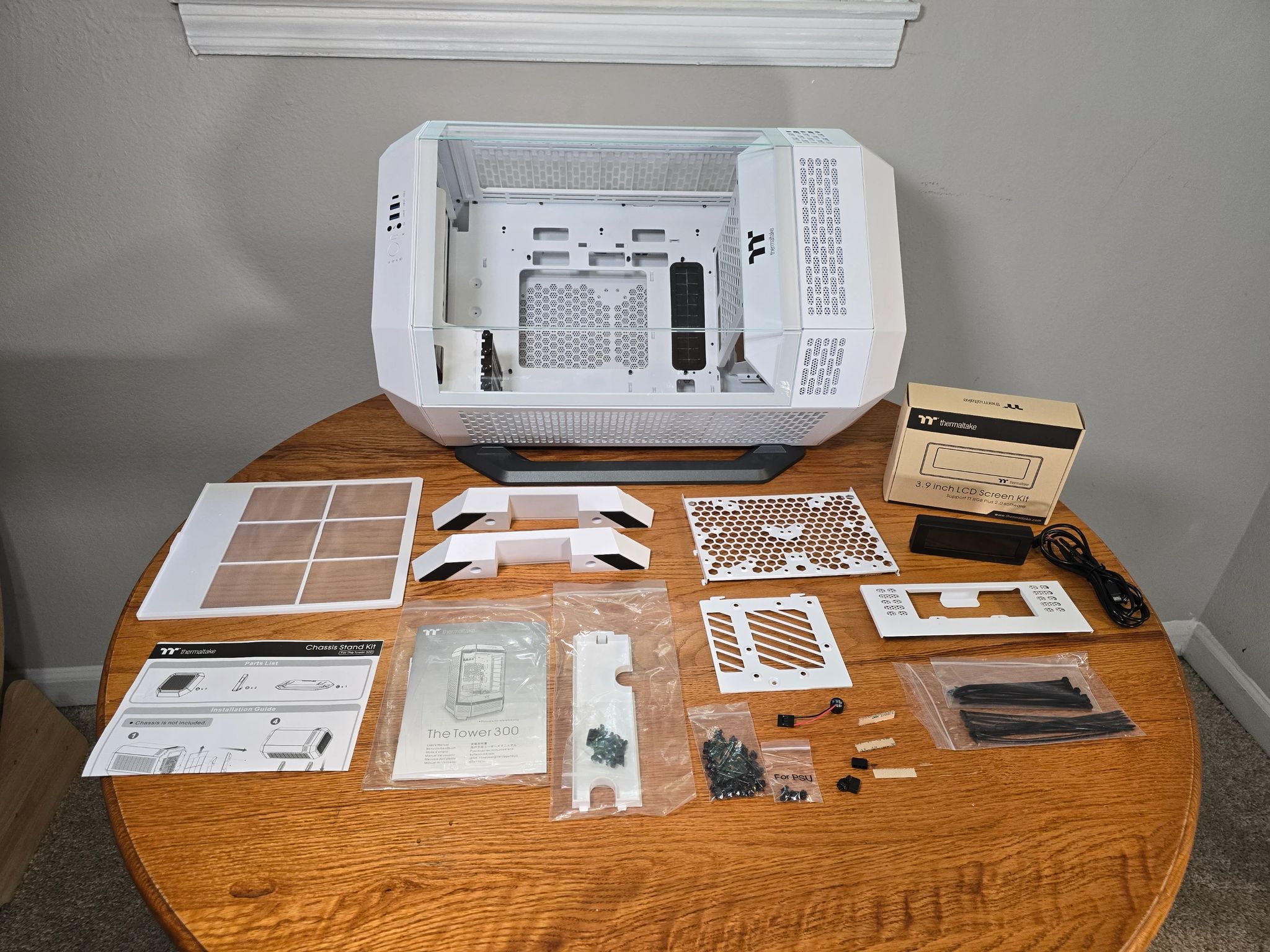 Like New White Thermaltake Tower 300 Case w/ LCD Screen & Chassis Stand Kit!!