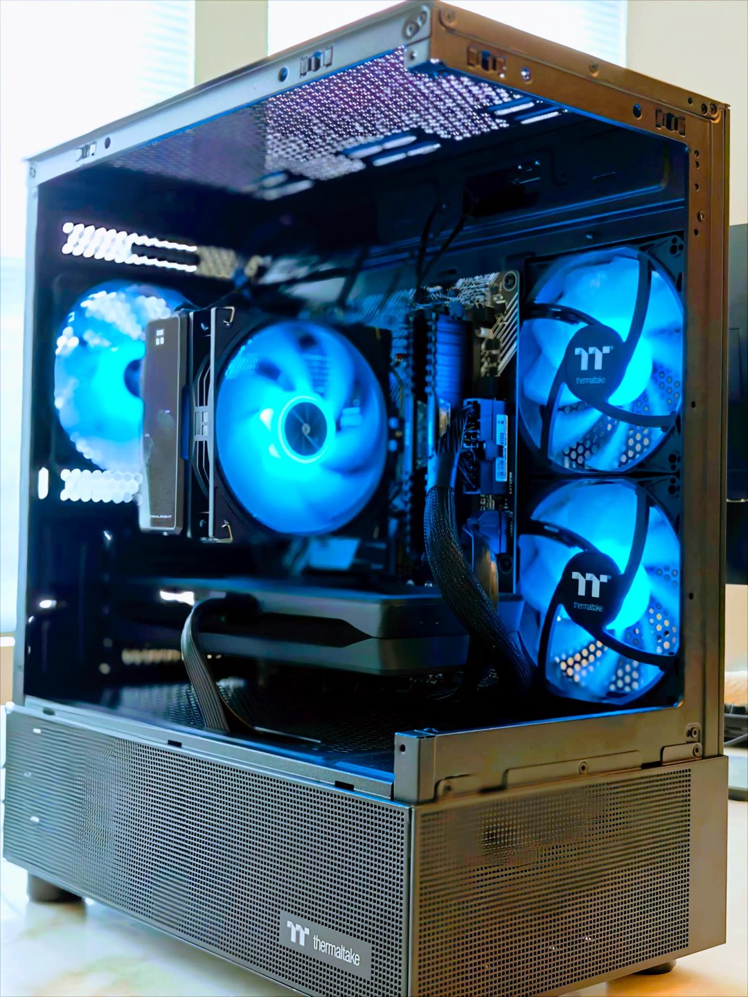 自作PC Ryzen 7 5700X、DDR4 16GB、Arc B580 1440P - Arc B580 - Ryzen 7 5700X - 32GB DDR4 - ARGB - Micro ATX