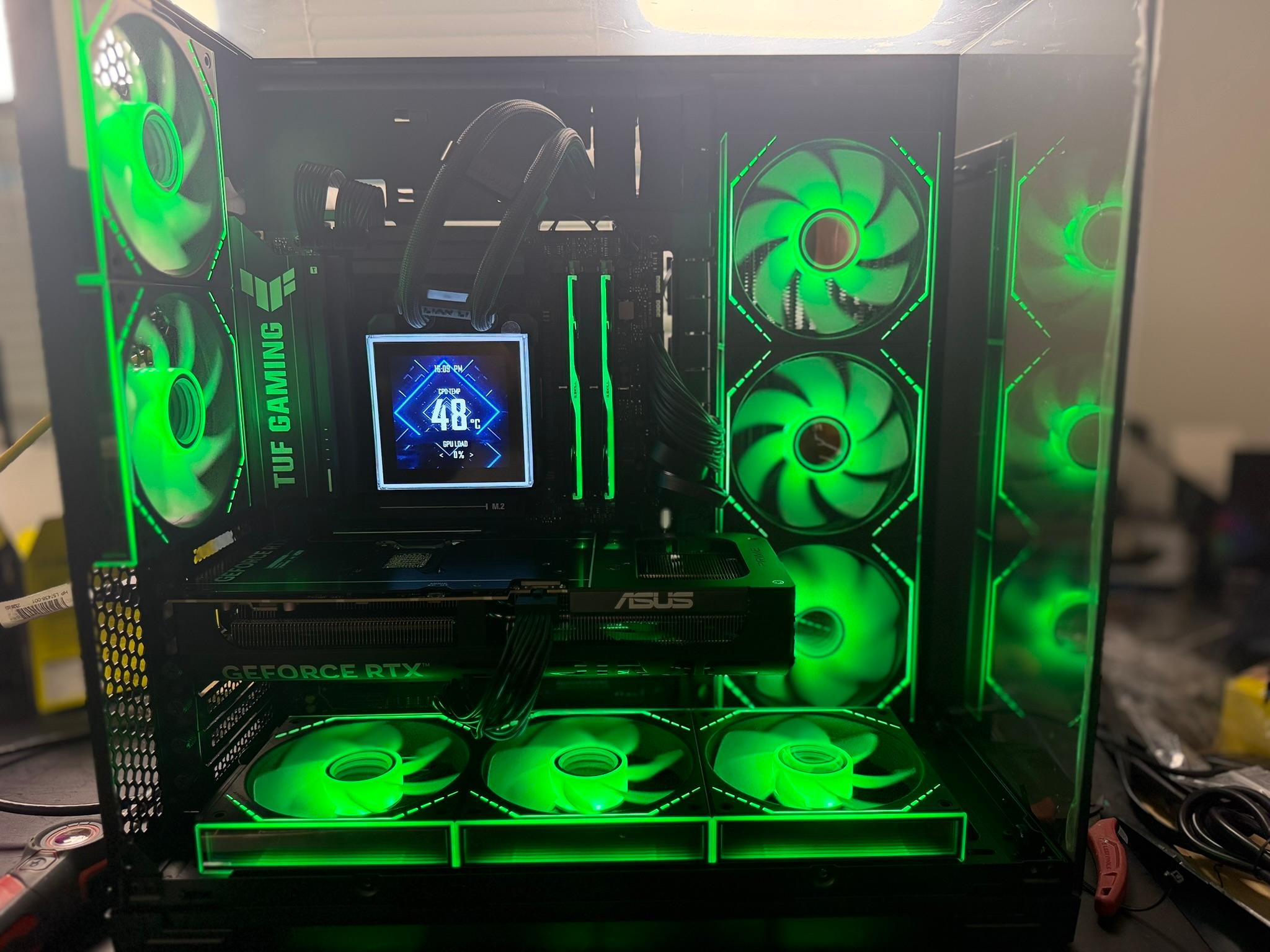 Ryzen 7 9700X| RTX 5070 OC | 32gbs 6000MT's CL36|2 Tb M.2