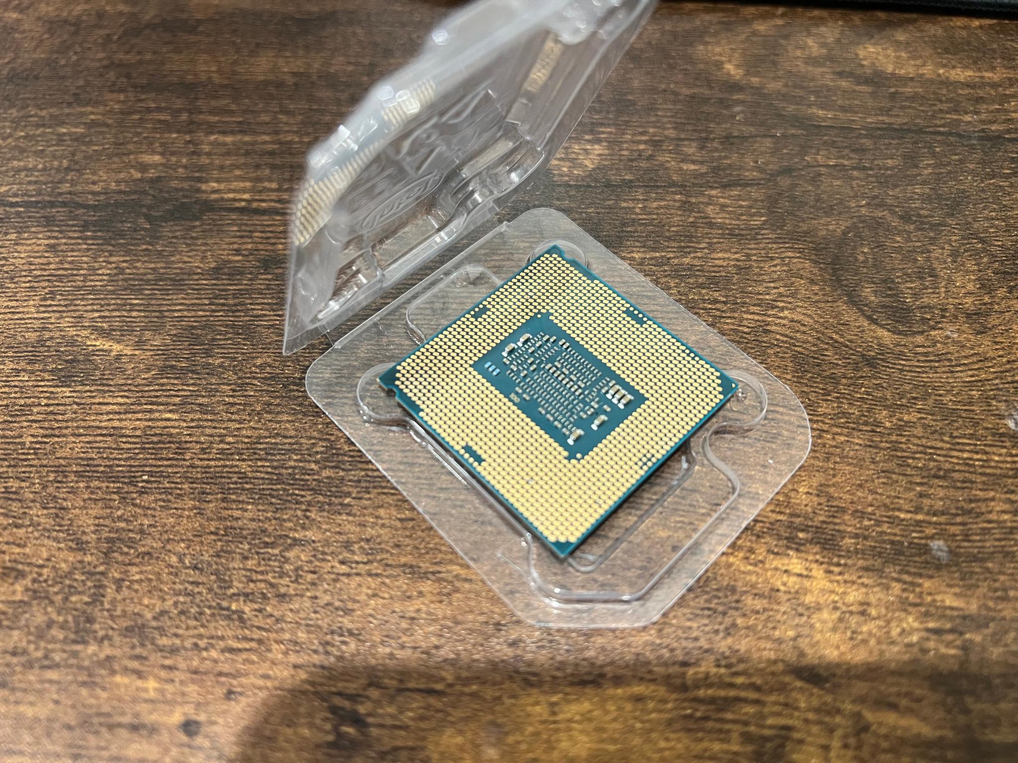 UNTESTED Intel Core i9-9900k 8 Cores, 16 Threads Coffee Lake CPU
