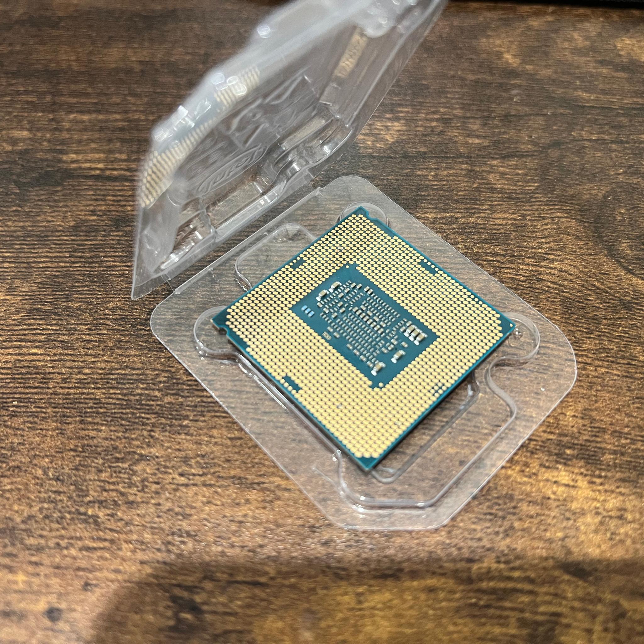 UNTESTED Intel Core i9-9900k 8 Cores, 16 Threads Coffee Lake CPU
