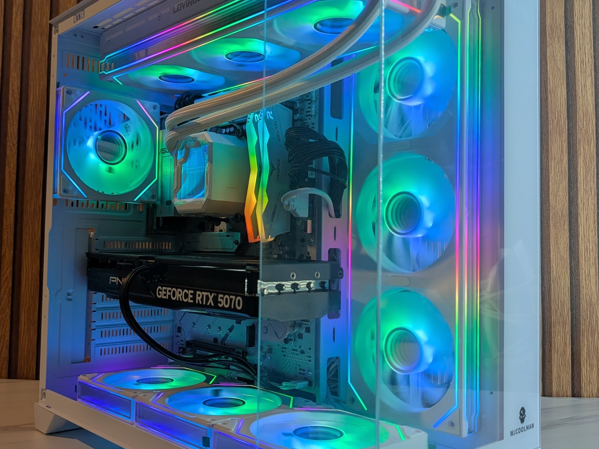 RTX 5070 | RYZEN 5 9600X | 16GB DDR5 | 1TB SSD | 360MM AIO