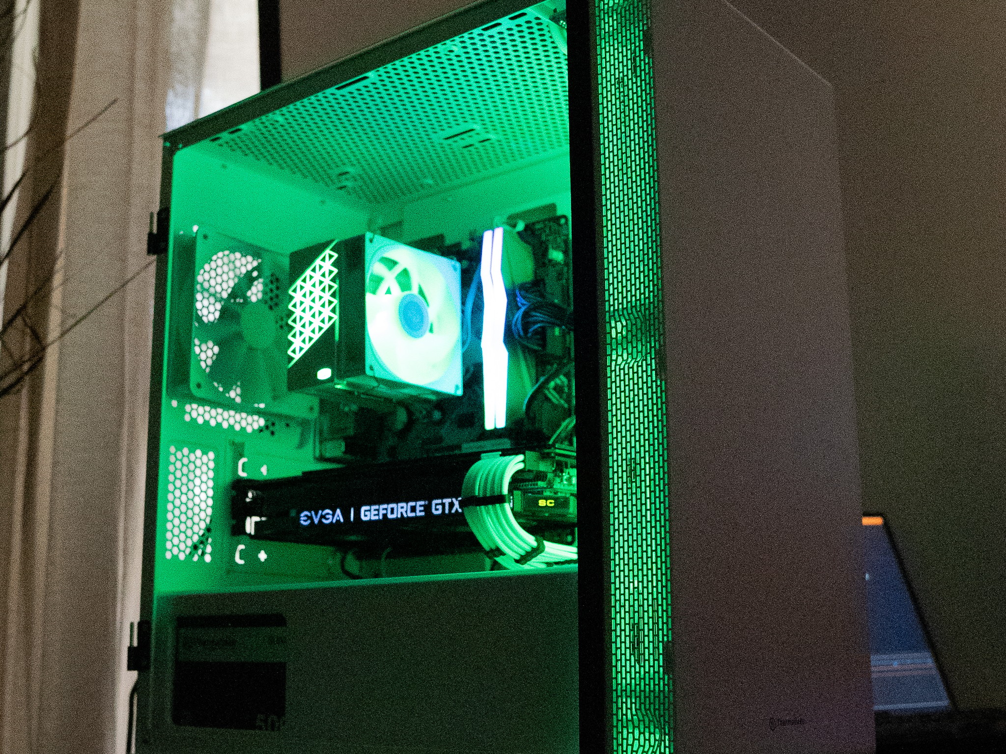 🌪️🟣 | EVGA GTX 1080Ti 11GB | RYZEN 7 3700X | 16GB DDR4 RAM | 1TB SSD | Violet Vortex