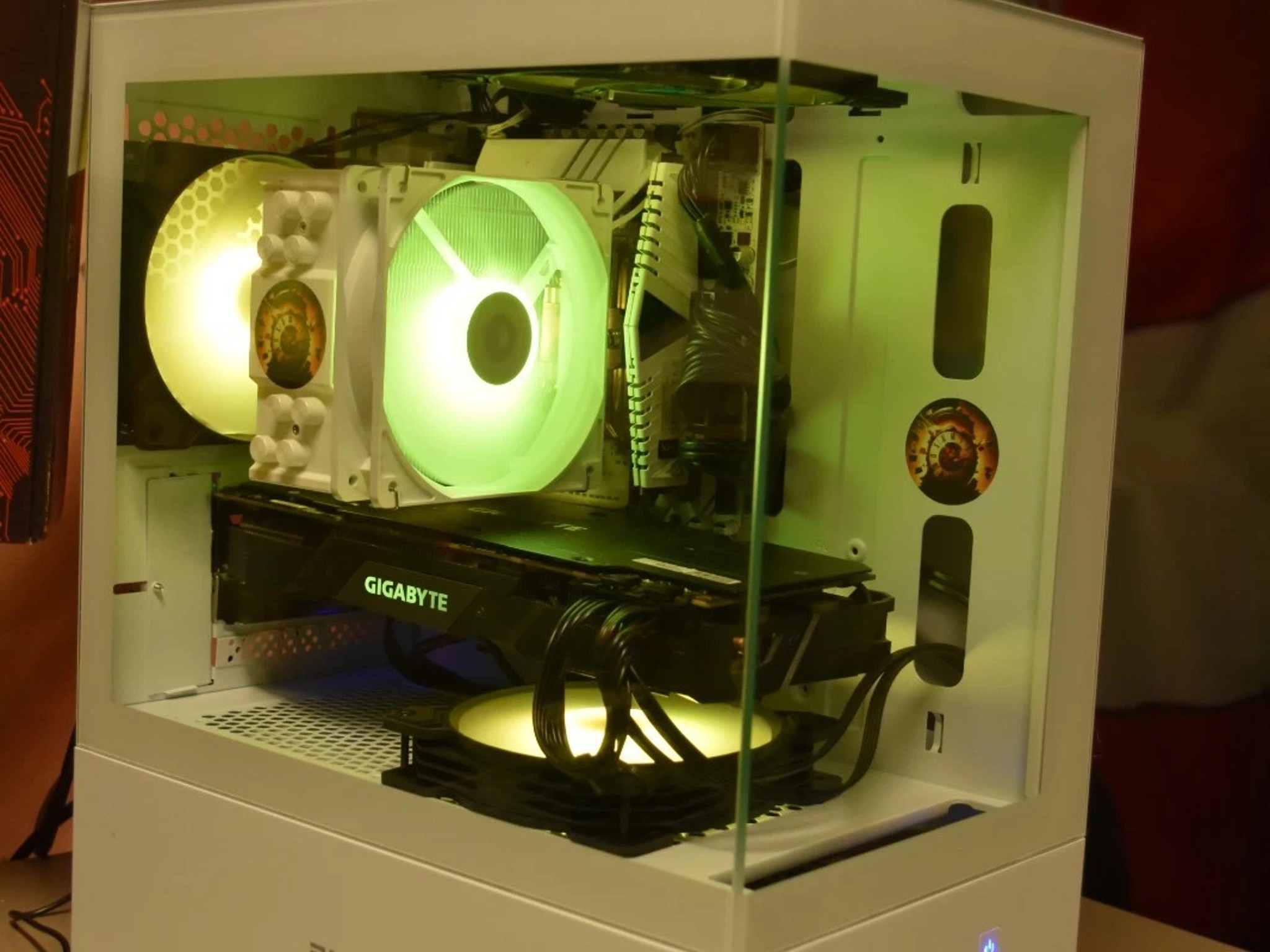 Intel Xeon 1660 8 CORES 16 threads RAM 16GB GPU 2070 8GB 512 SSD+ 500GB HHD Western Digital+ Extra