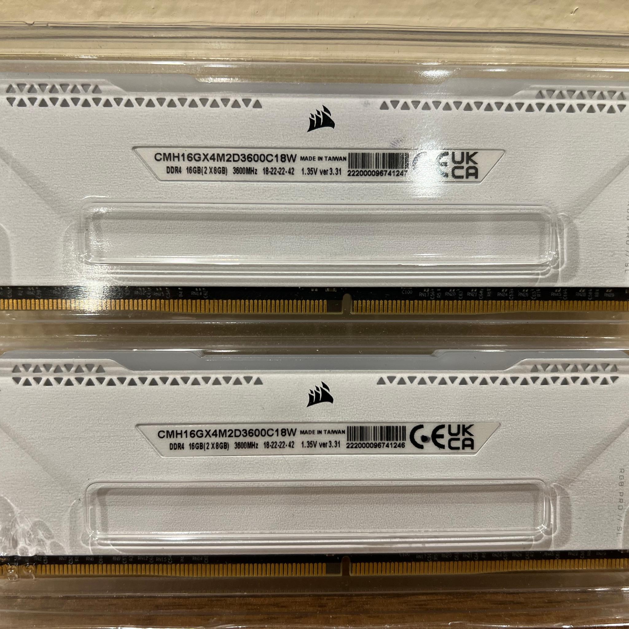 16GB (2x8GB) DDR4-3600MHz CL18 Corsair Vengeance RGB PRO RAM - White