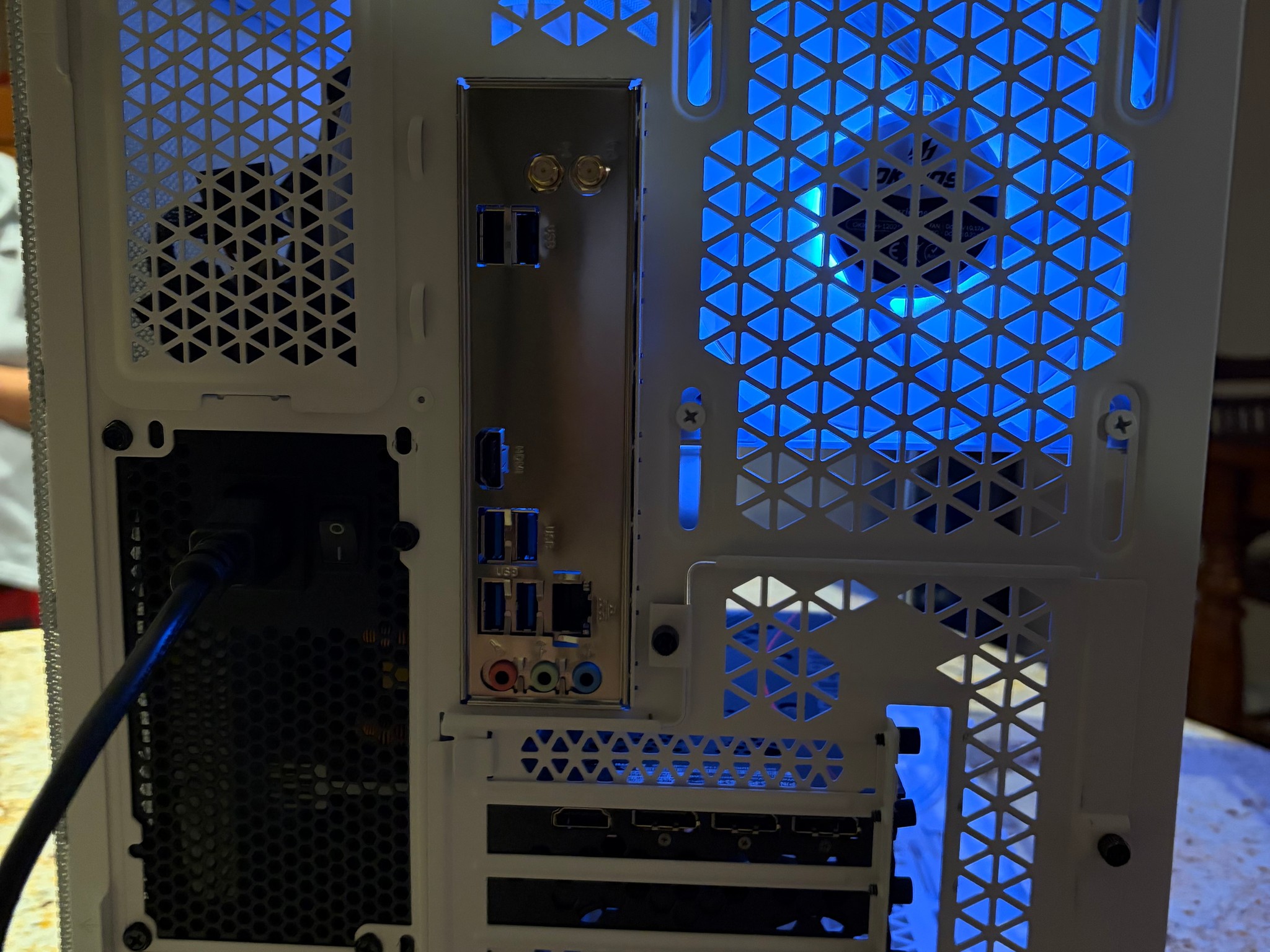 White Gaming PC | 3060TI | Ryzen 5 5500 | 16GB RAM | 1TB SSD | Wi-fi + BT