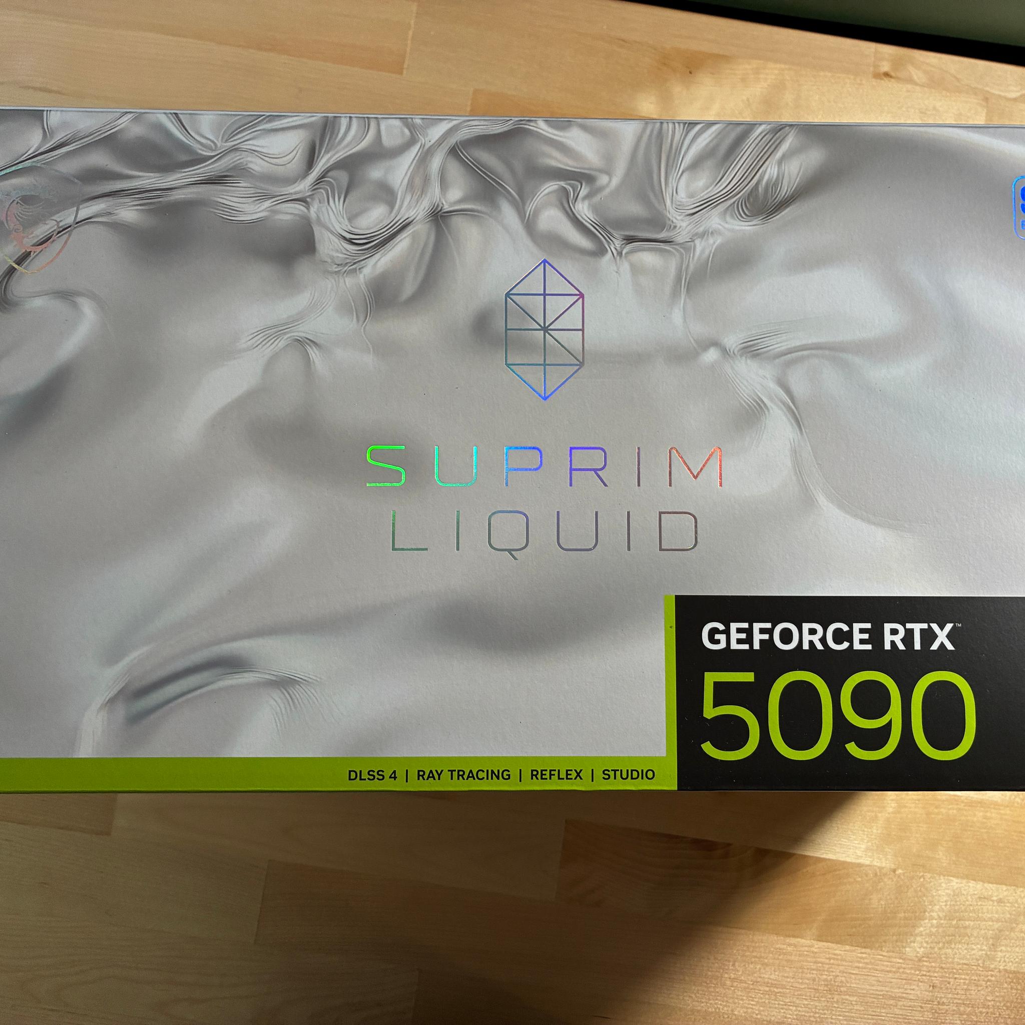 MSI GeForce RTX™ 5090 SUPRIM LIQUID SOC 32G G5090-32SLS