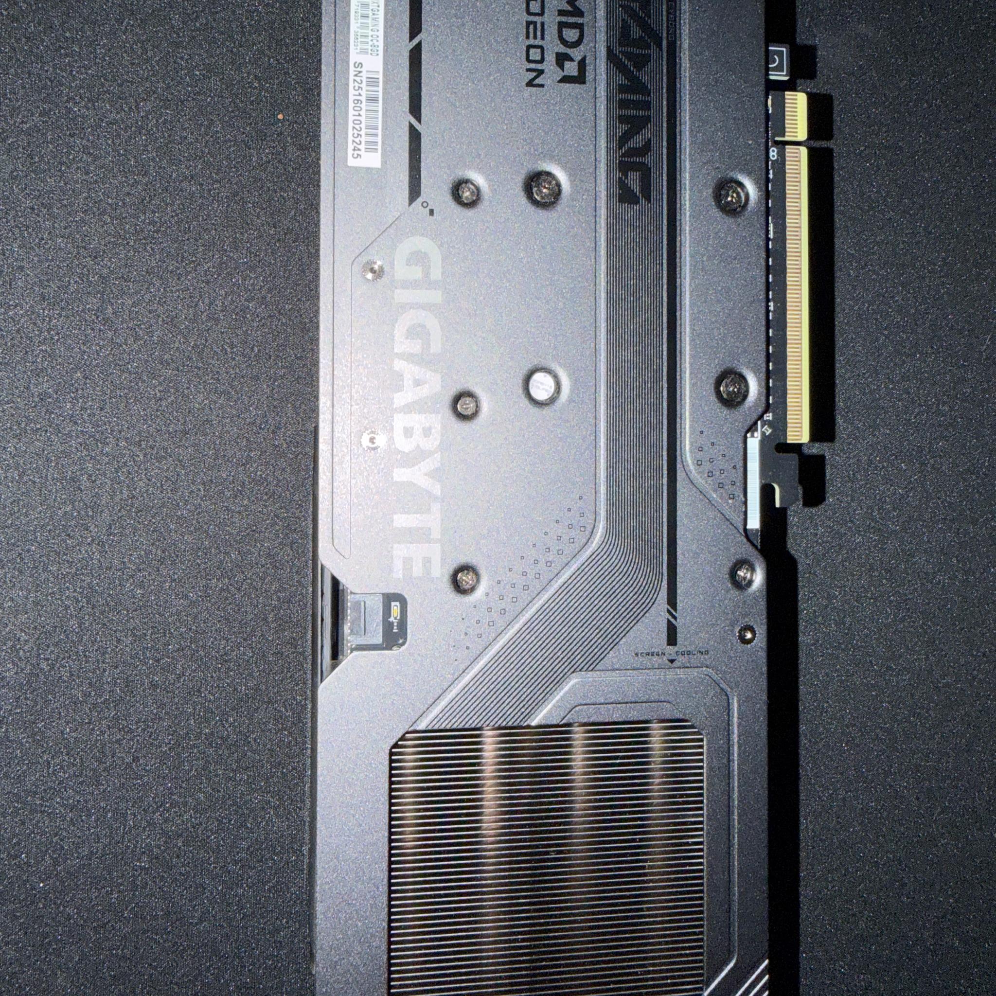 Radeon RX 9060xt 8gb triple fan OC edition