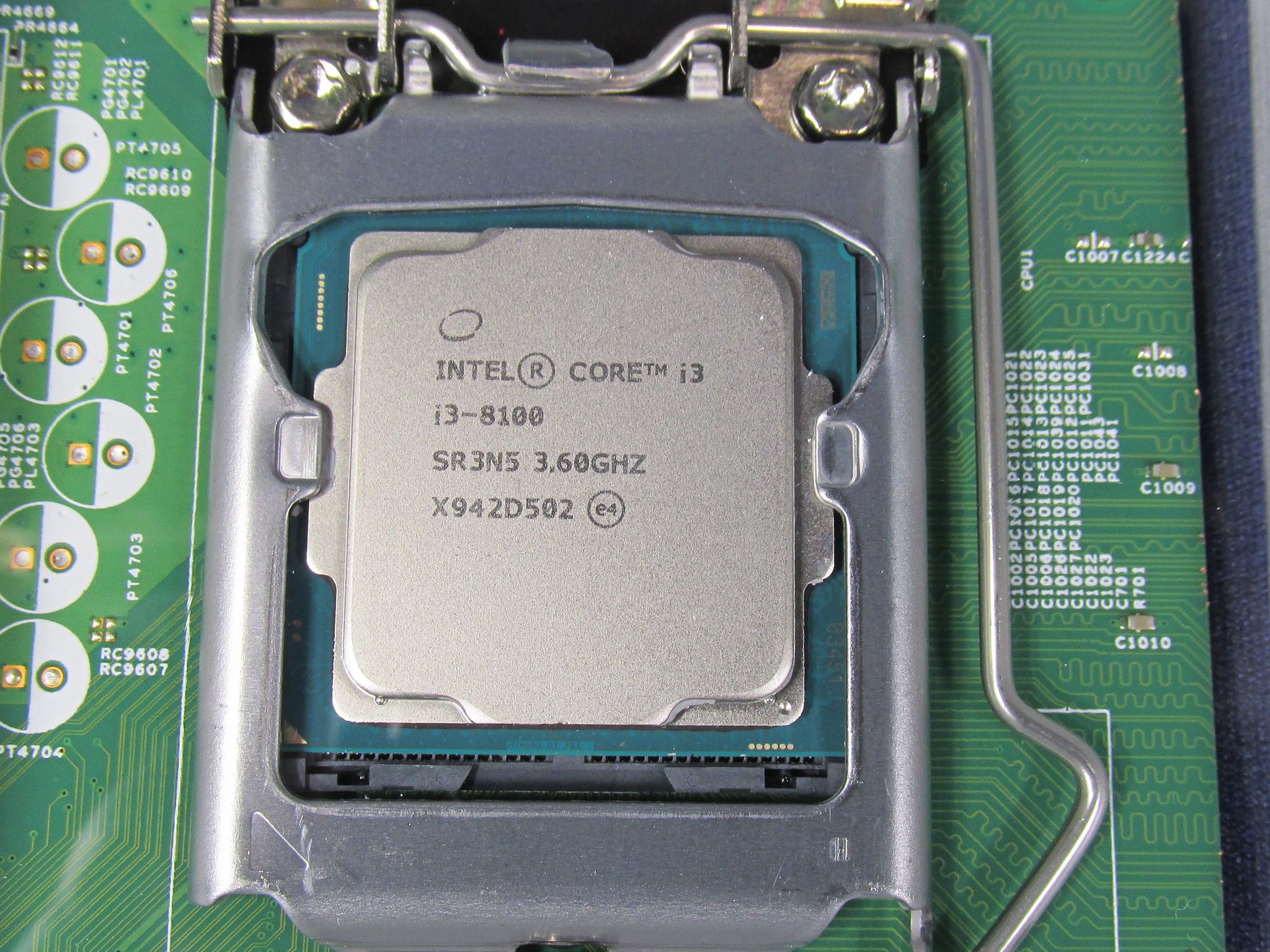 Handmade Clear Epoxy Resin Coaster With Intel Core i3-8100 CPU (SR3N5) & Motherboard
