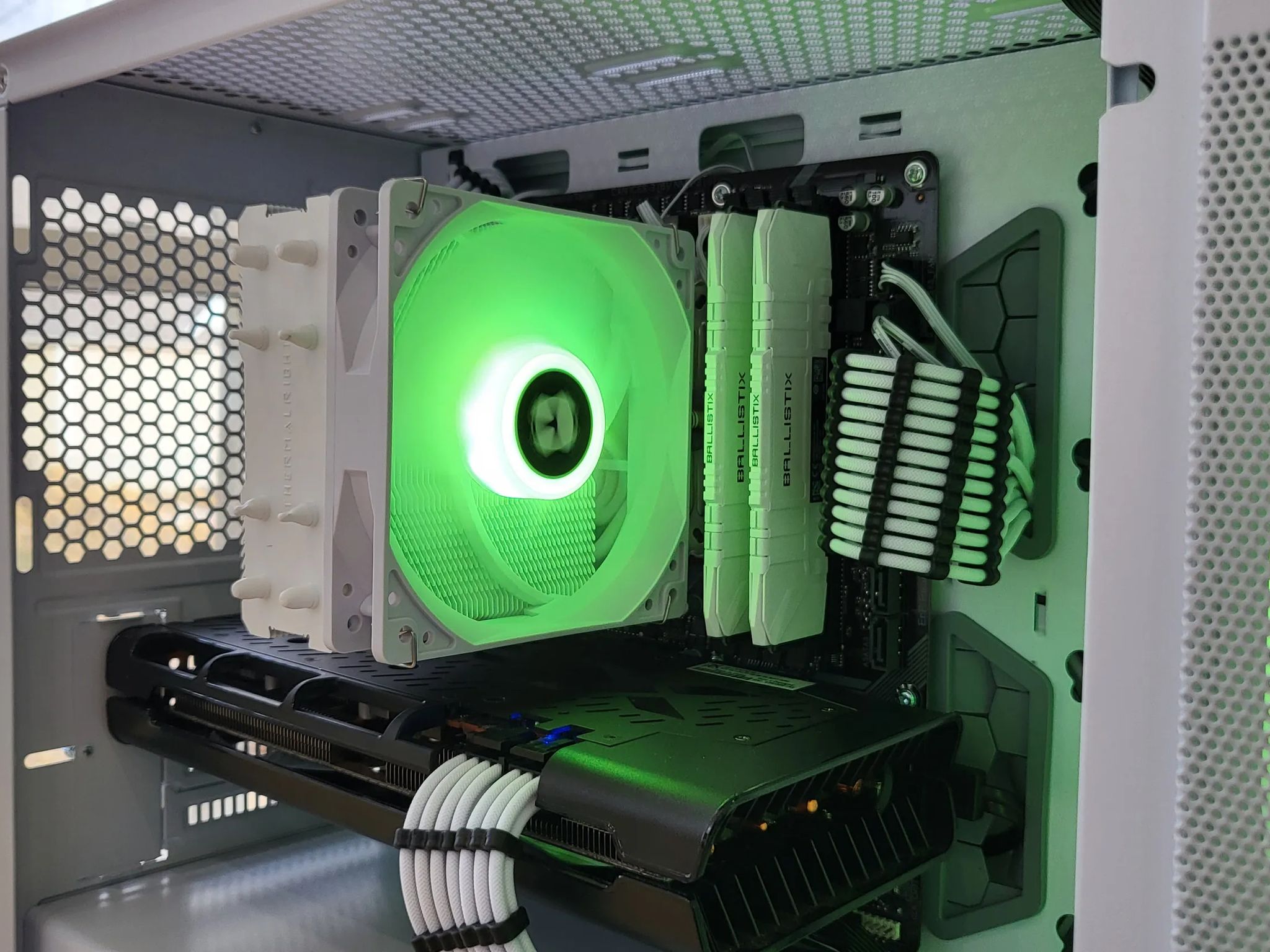 "Frosty" 1440p Gaming/Streaming PC