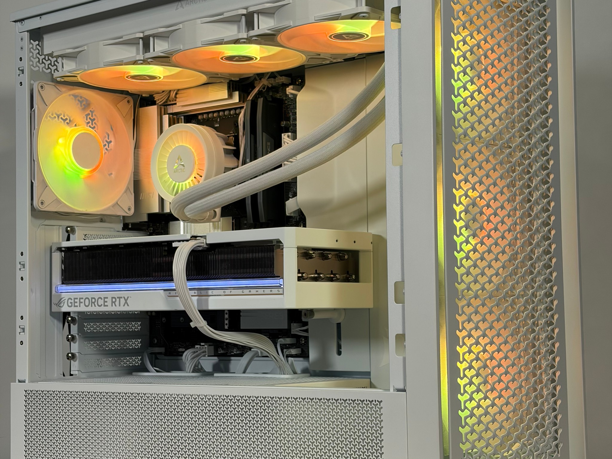 GeForce RTX 5090 Custom Gaming PC - Ryzen 7 9850X3D,