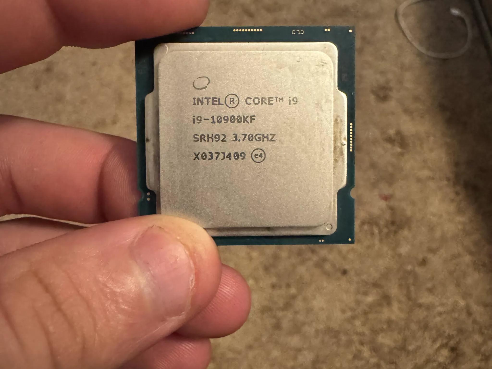 Untested - Intel Core i9-10900KF, LGA1200 10 Cores