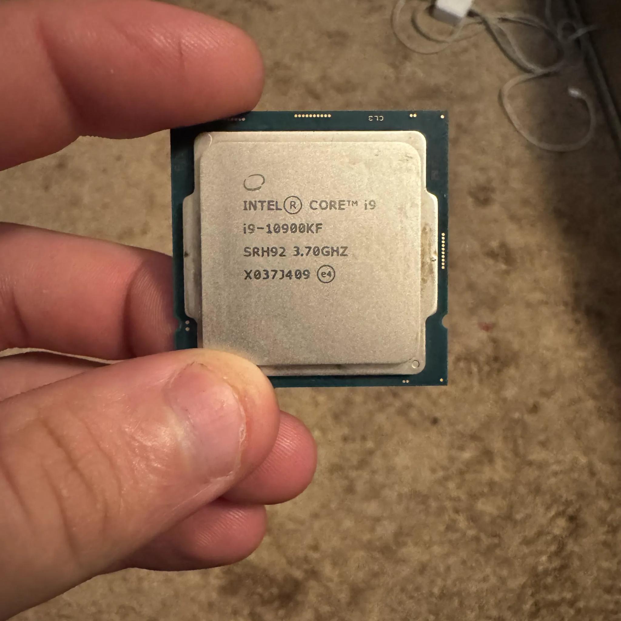 Untested - Intel Core i9-10900KF, LGA1200 10 Cores