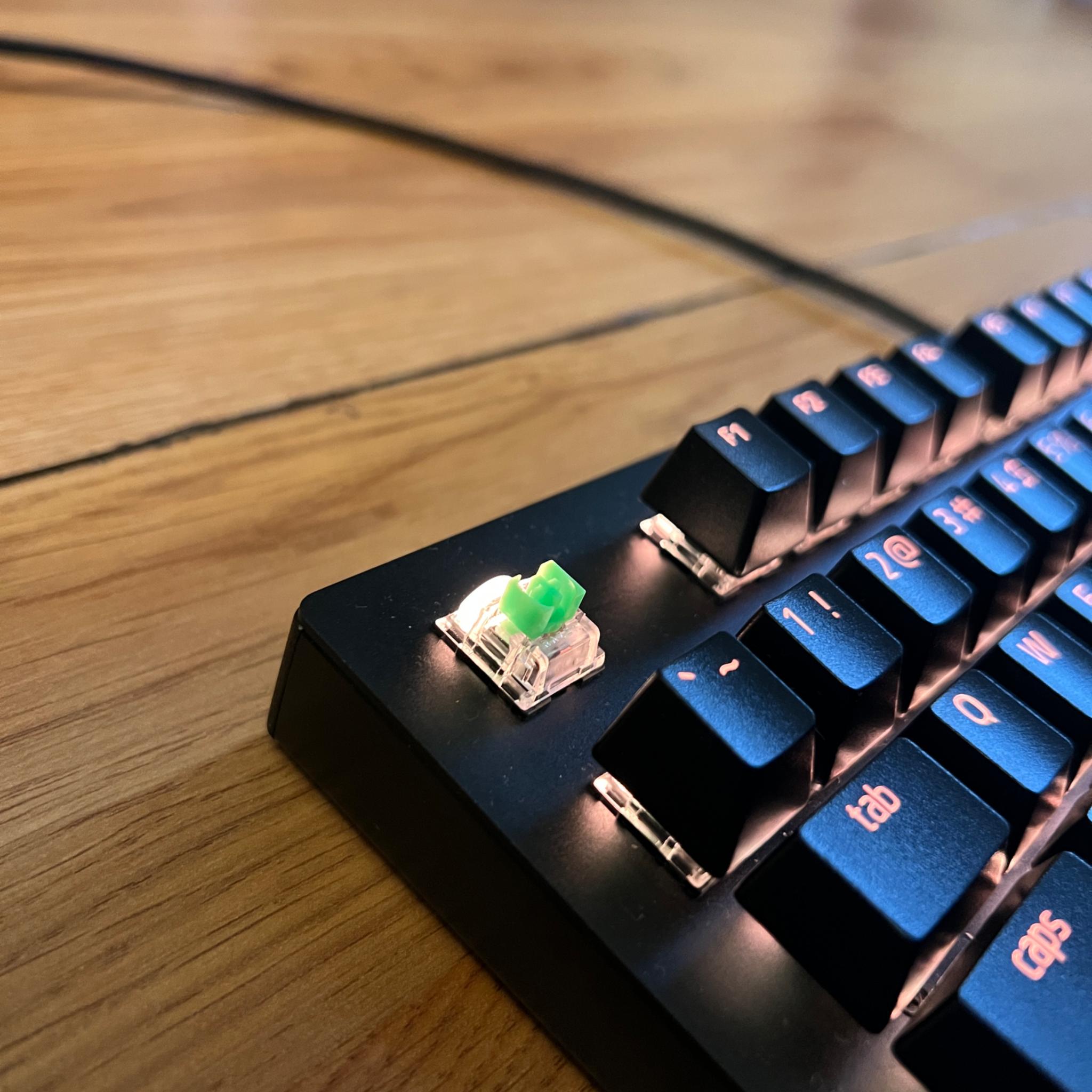 Razer Blackwidow V3, Logitech G502 Hero, HyperX Quadcast S
