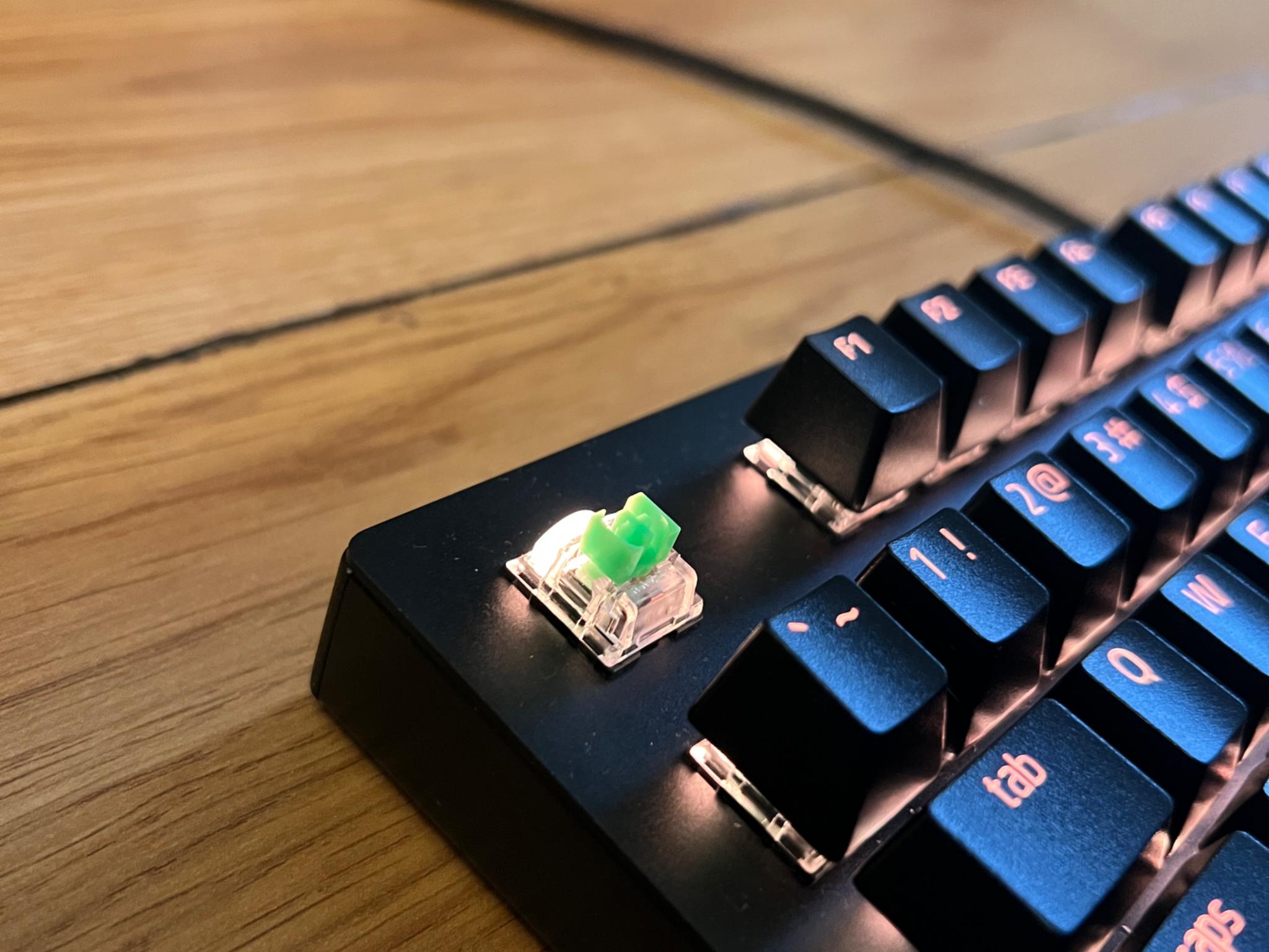 Razer Blackwidow V3, Logitech G502 Hero, HyperX Quadcast S