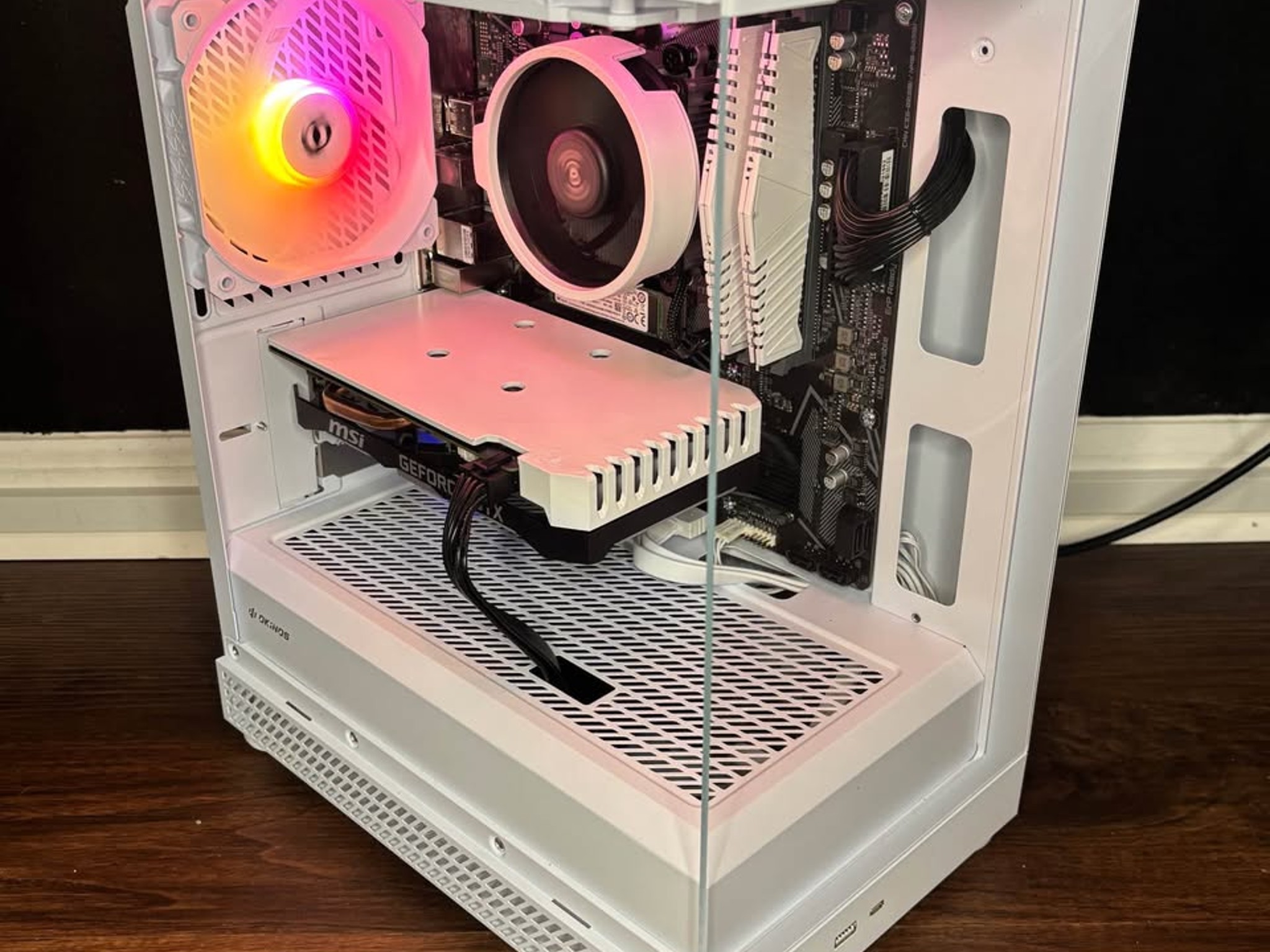 White Gaming PC (GTX 1660 6B + AMD Ryzen 5 3600 + 16GB DDR4 + SSD)