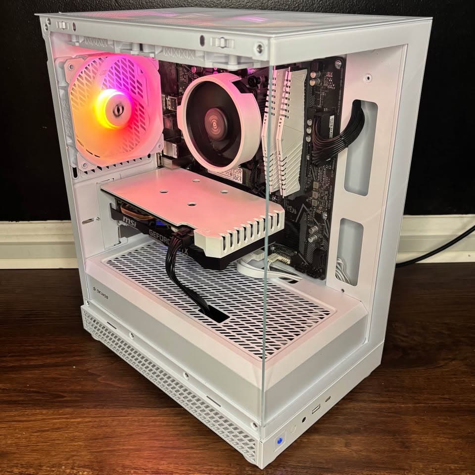 White Gaming PC (GTX 1660 6B + AMD Ryzen 5 3600 + 16GB DDR4 + SSD)