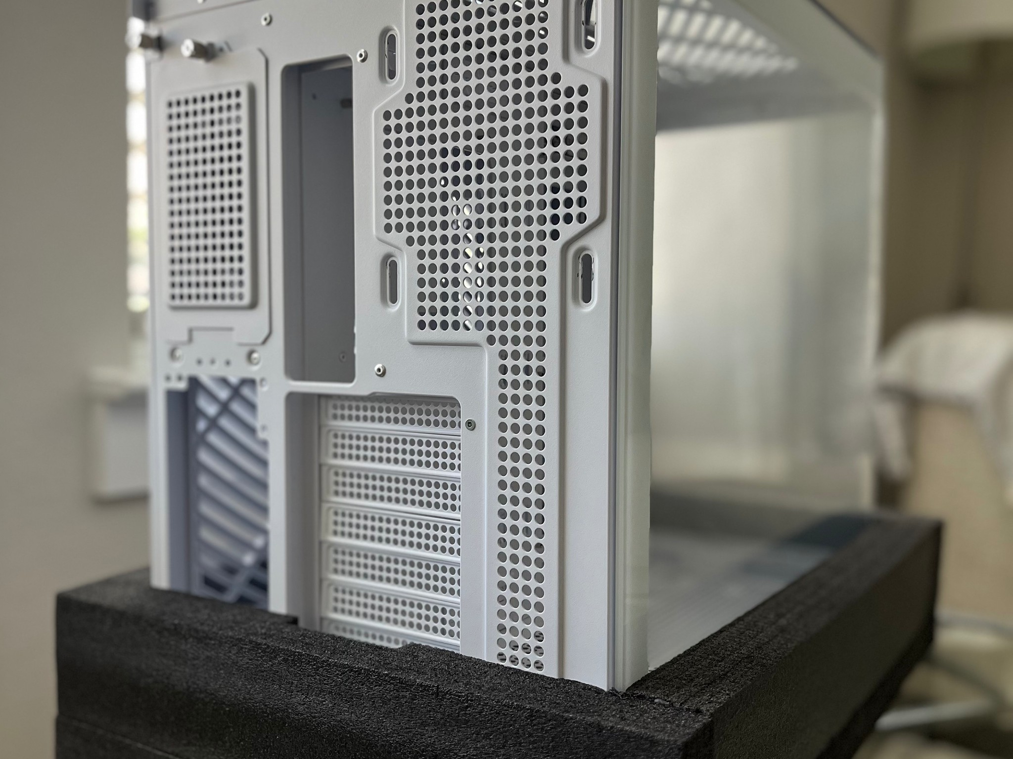 **SUMMER SALE** MONTECH KING 95 DUAL-CHAMBER ATX MID-TOWER PC CASE (WHITE) GREAT CONDITION